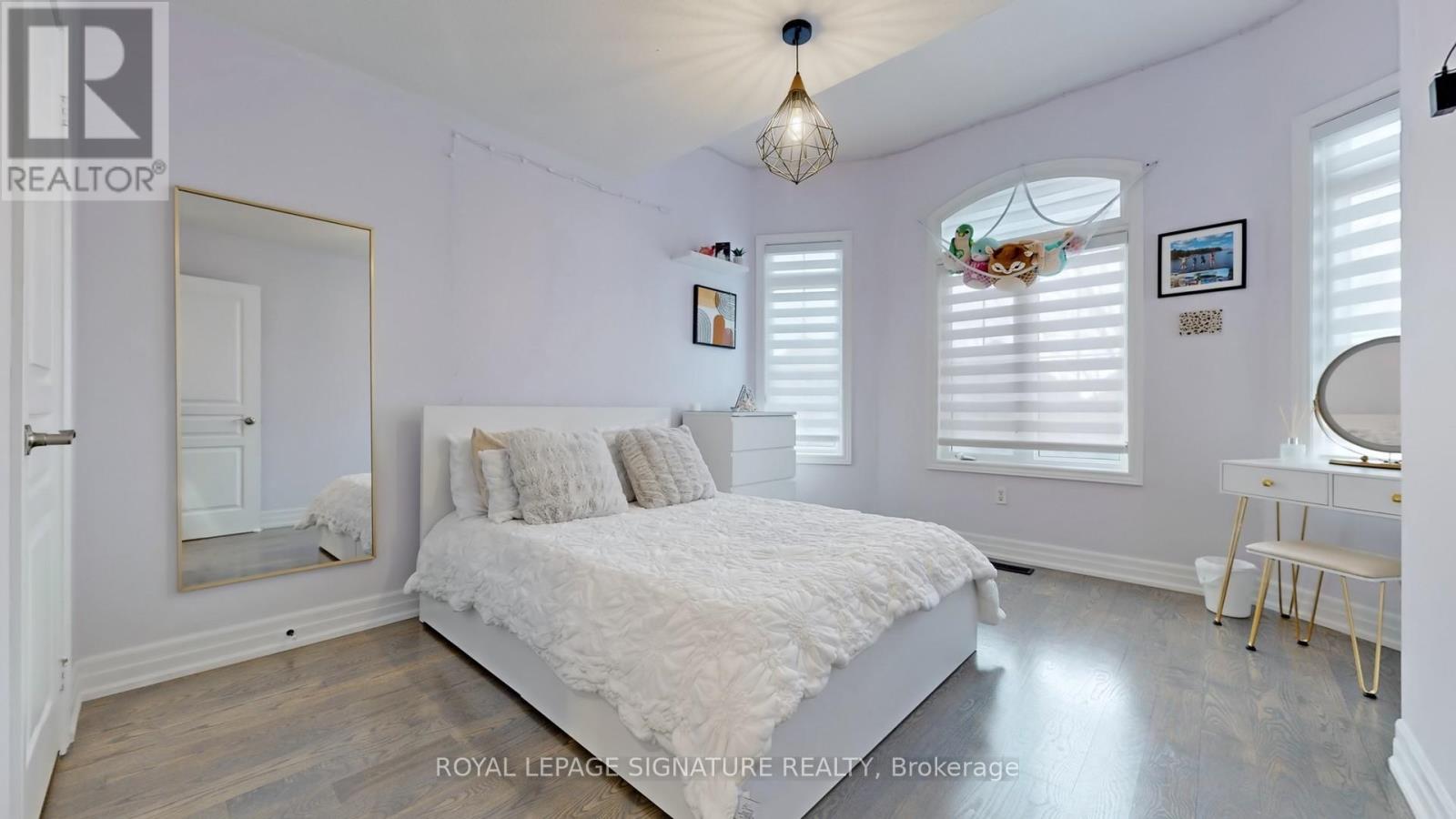 Photo 2 of 10 Foxton Road, Markham ON
