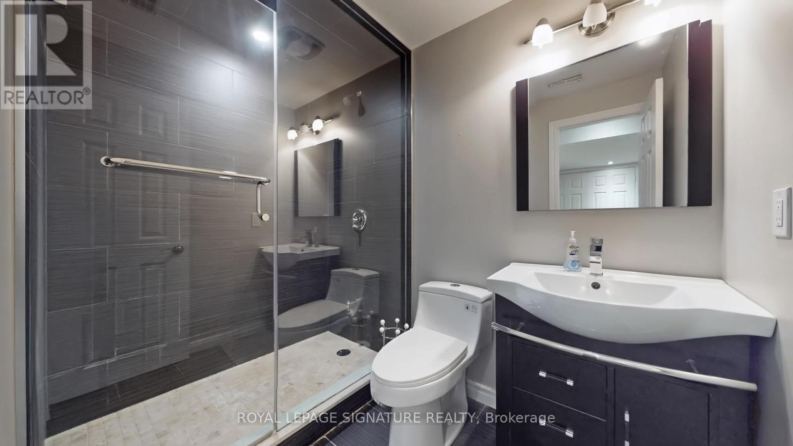 Photo 36 of 10 Foxton Road, Markham ON