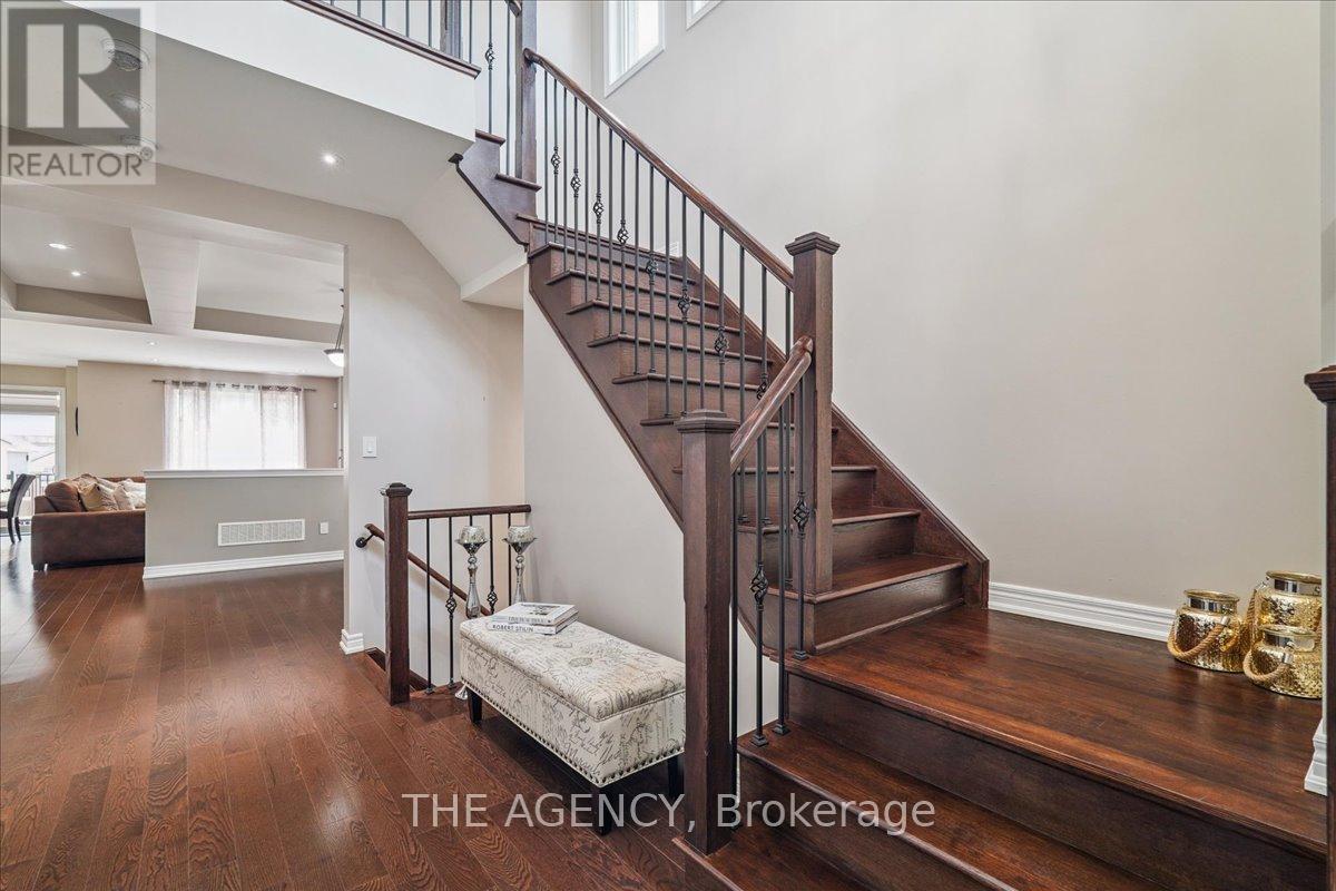 Photo 6 of 77 Sharpe Crescent, New Tecumseth ON