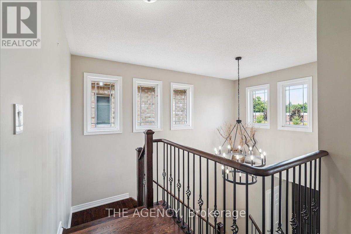 Photo 30 of 77 Sharpe Crescent, New Tecumseth ON