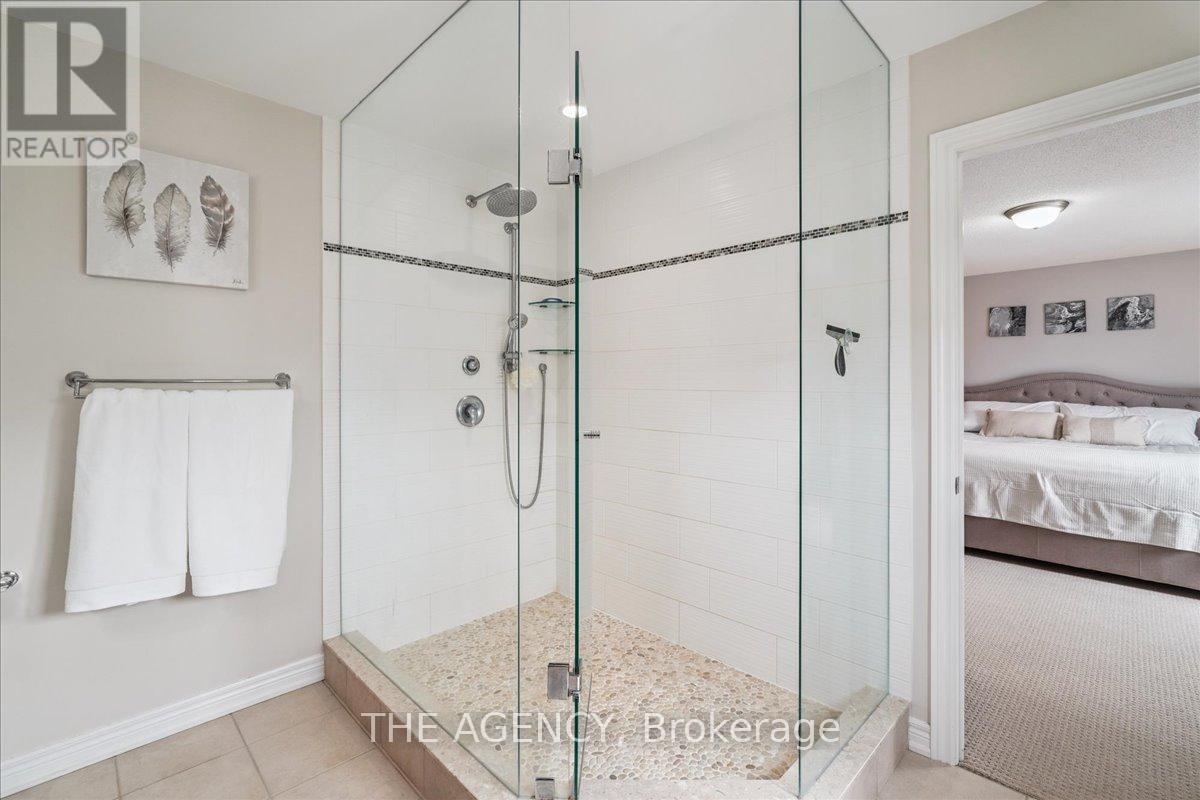Photo 32 of 77 Sharpe Crescent, New Tecumseth ON