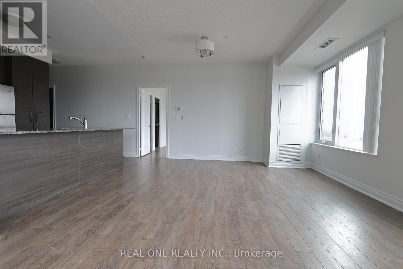 Photo 5 of 1216 277 South Park Road, Markham ON