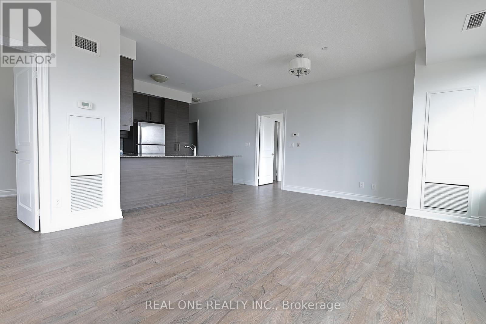 Photo 7 of 1216 277 South Park Road, Markham ON