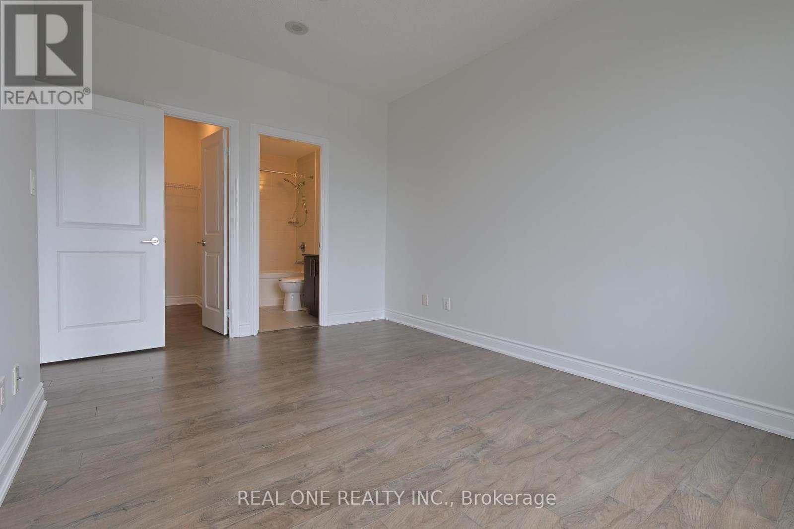 Photo 9 of 1216 277 South Park Road, Markham ON
