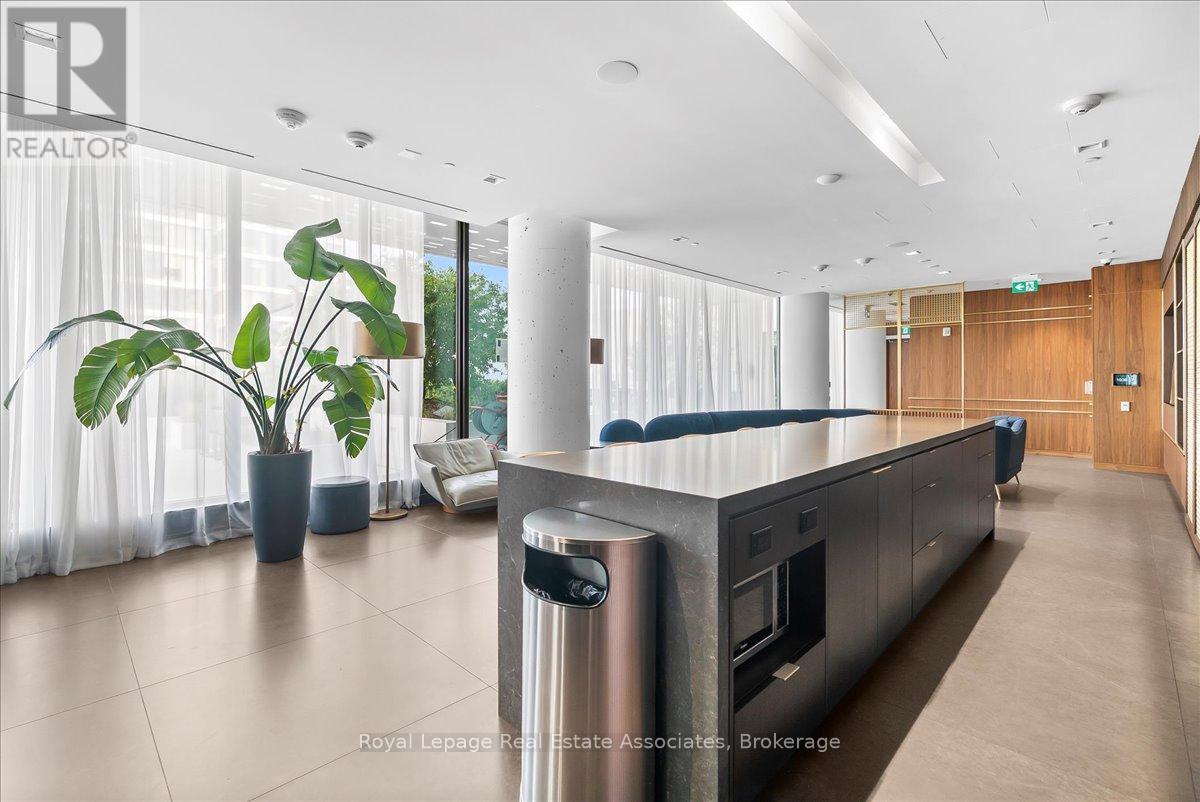 Photo 5 of 6112 950 Portage Parkway, Vaughan ON