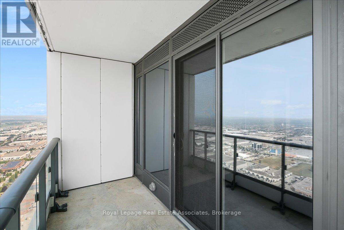 Photo 7 of 6112 950 Portage Parkway, Vaughan ON