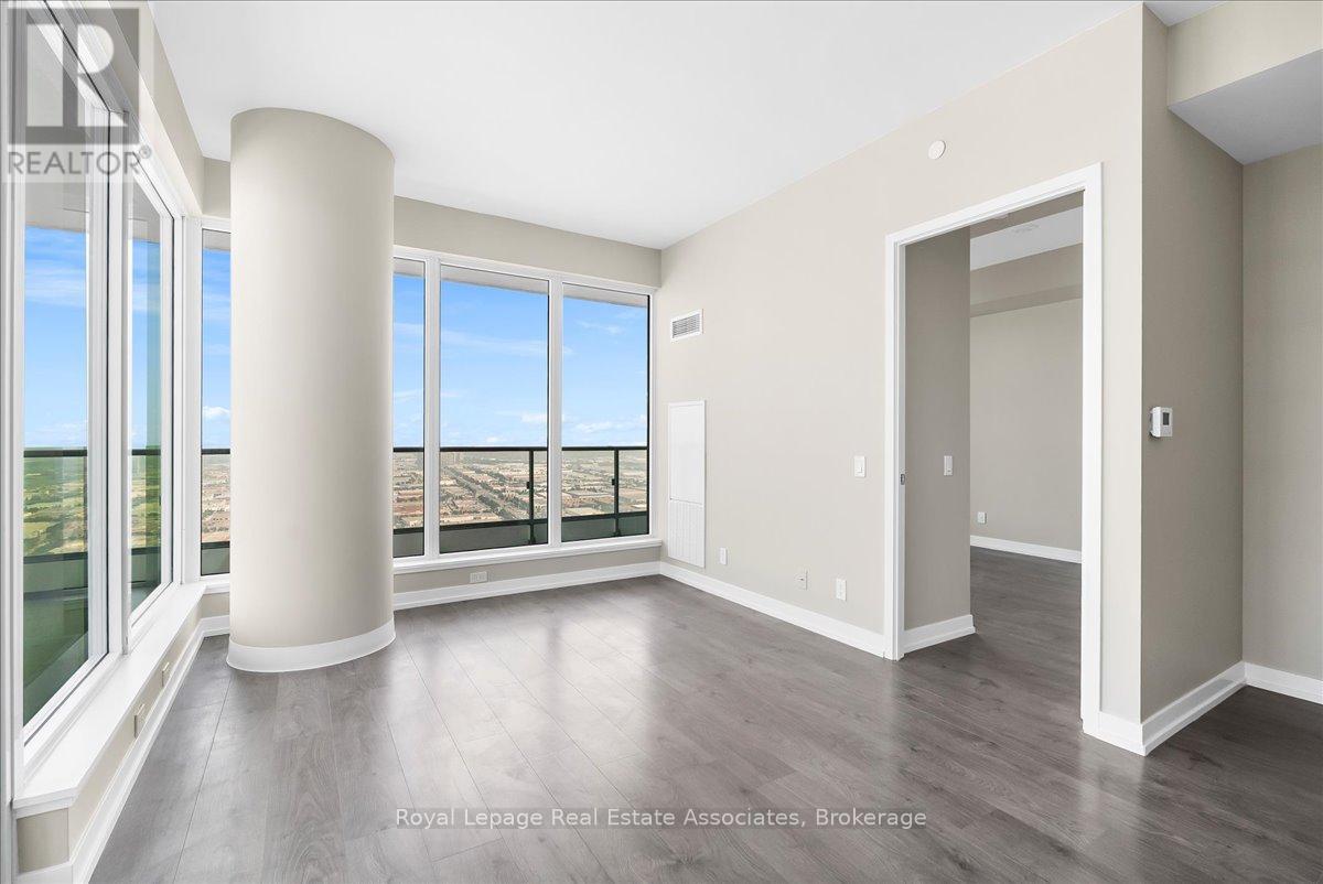 Photo 12 of 6112 950 Portage Parkway, Vaughan ON