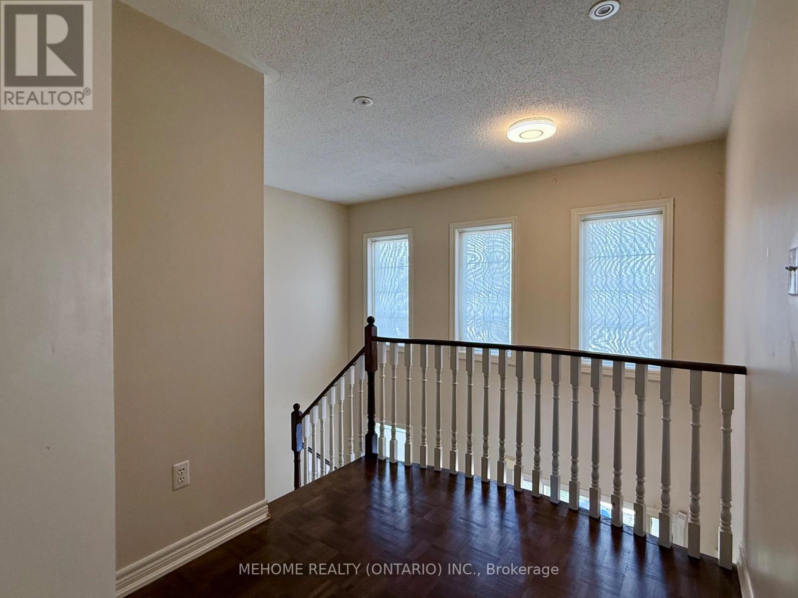 Photo 9 of 49 Selkirk Drive, Richmond Hill ON
