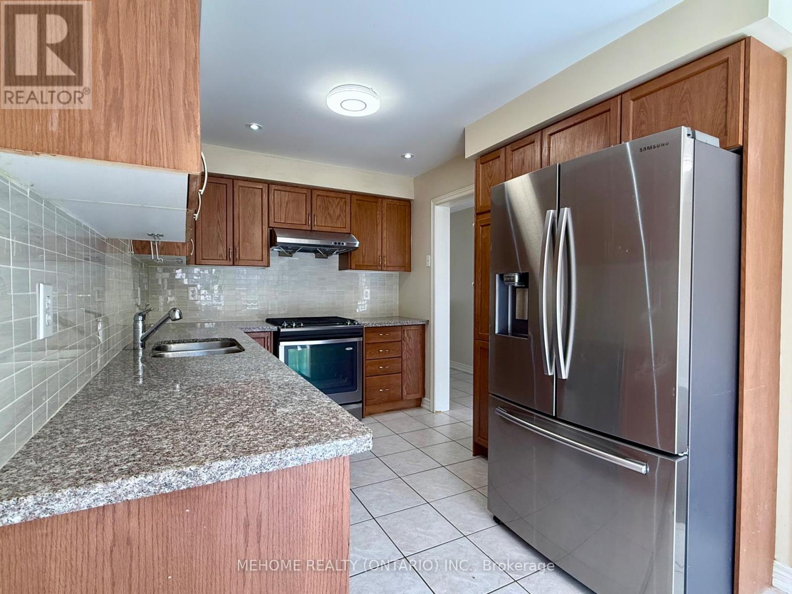 Photo 15 of 49 Selkirk Drive, Richmond Hill ON