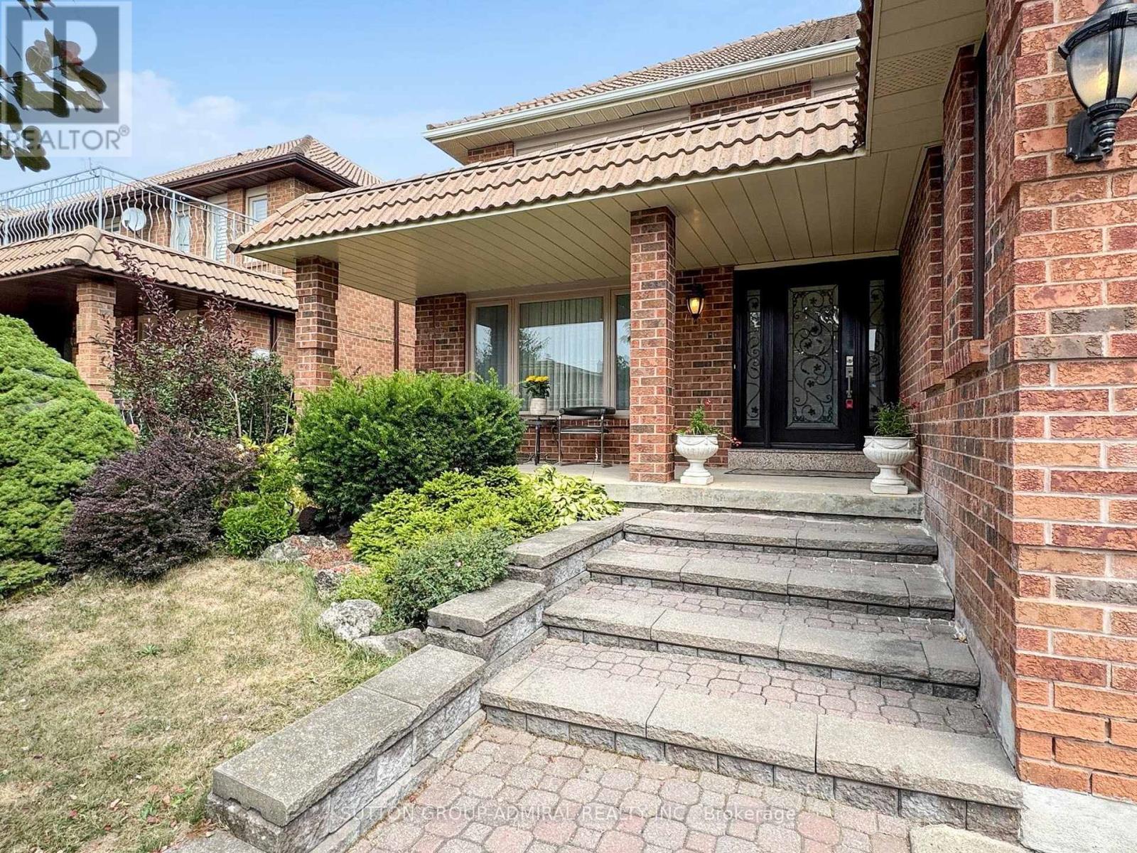 Photo 2 of 160 Marwood Place, Vaughan ON