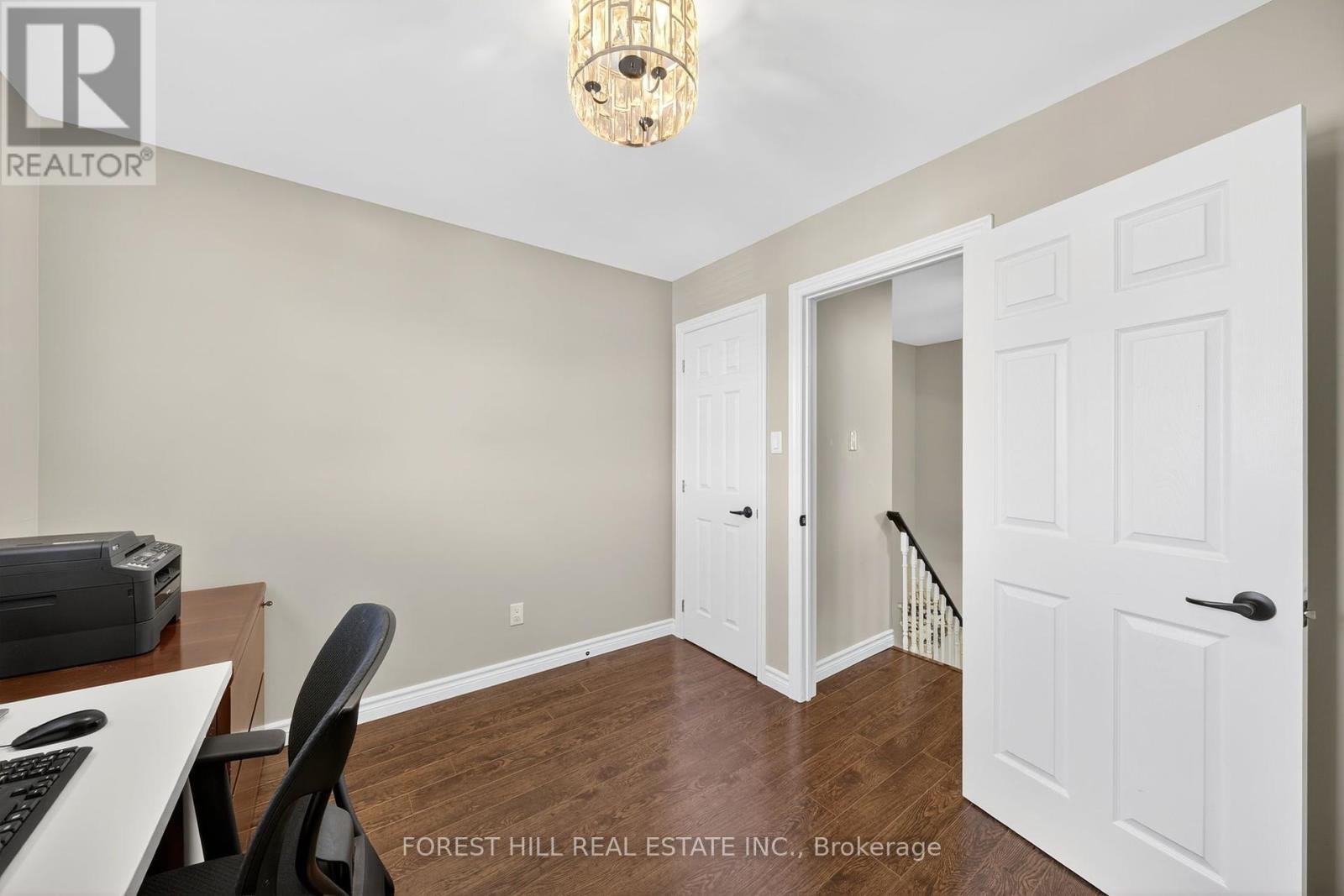 Photo 15 of 37 Hattie Court, Georgina ON