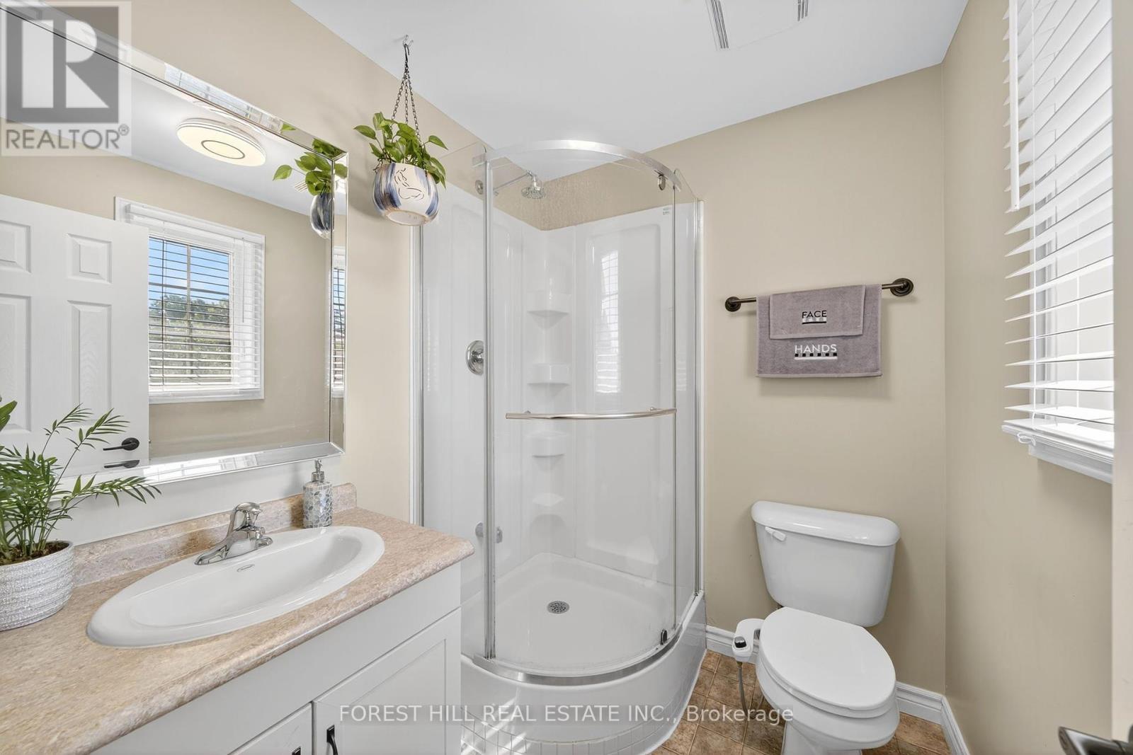 Photo 7 of 37 Hattie Court, Georgina ON