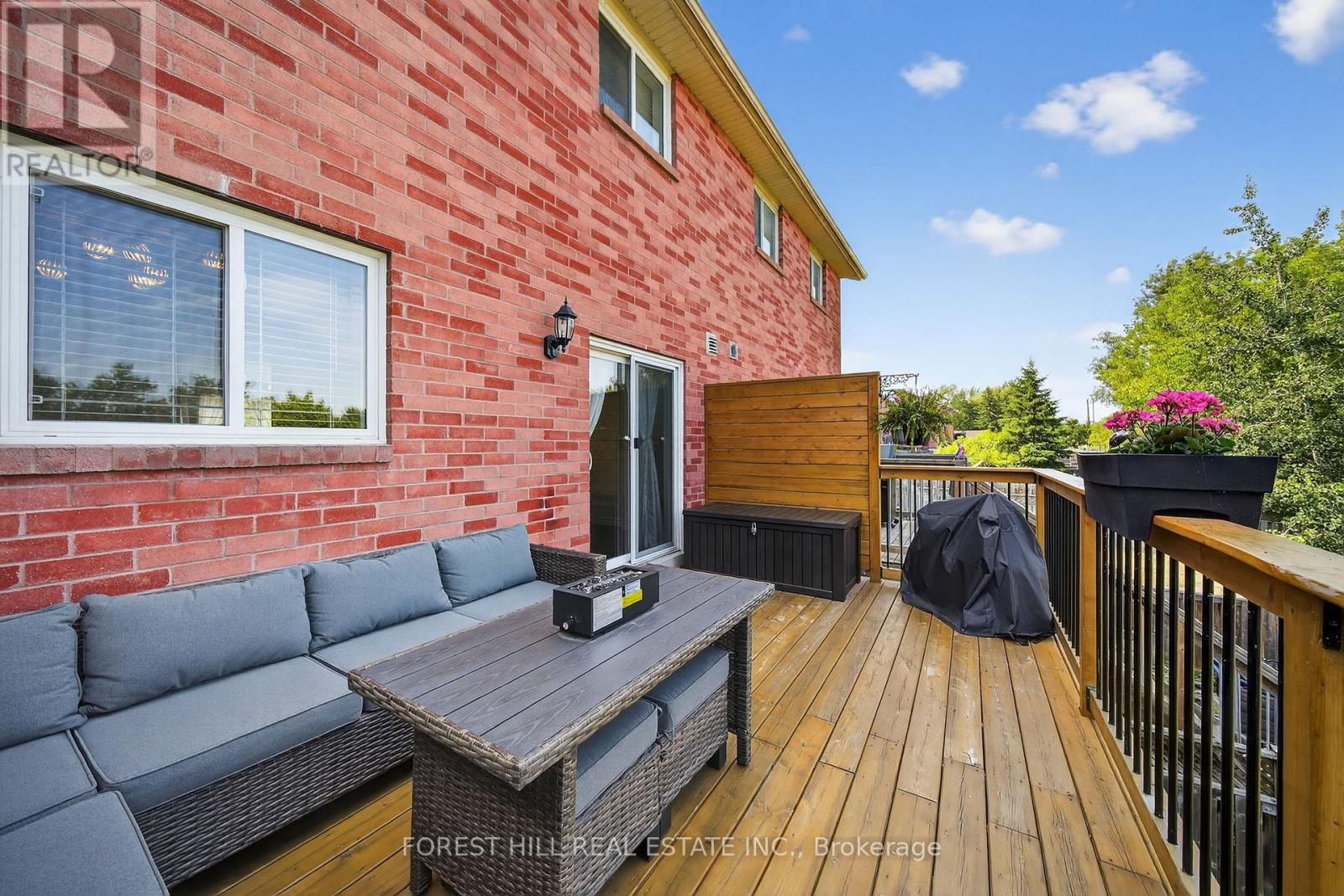 Photo 3 of 37 Hattie Court, Georgina ON