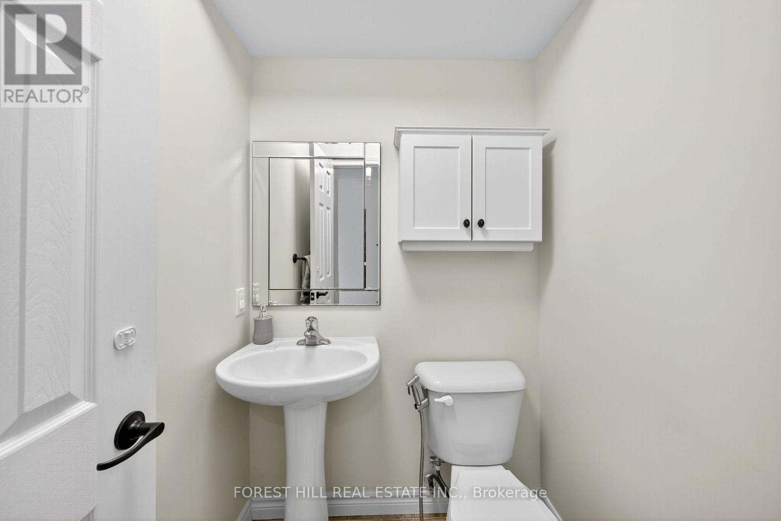 Photo 13 of 37 Hattie Court, Georgina ON