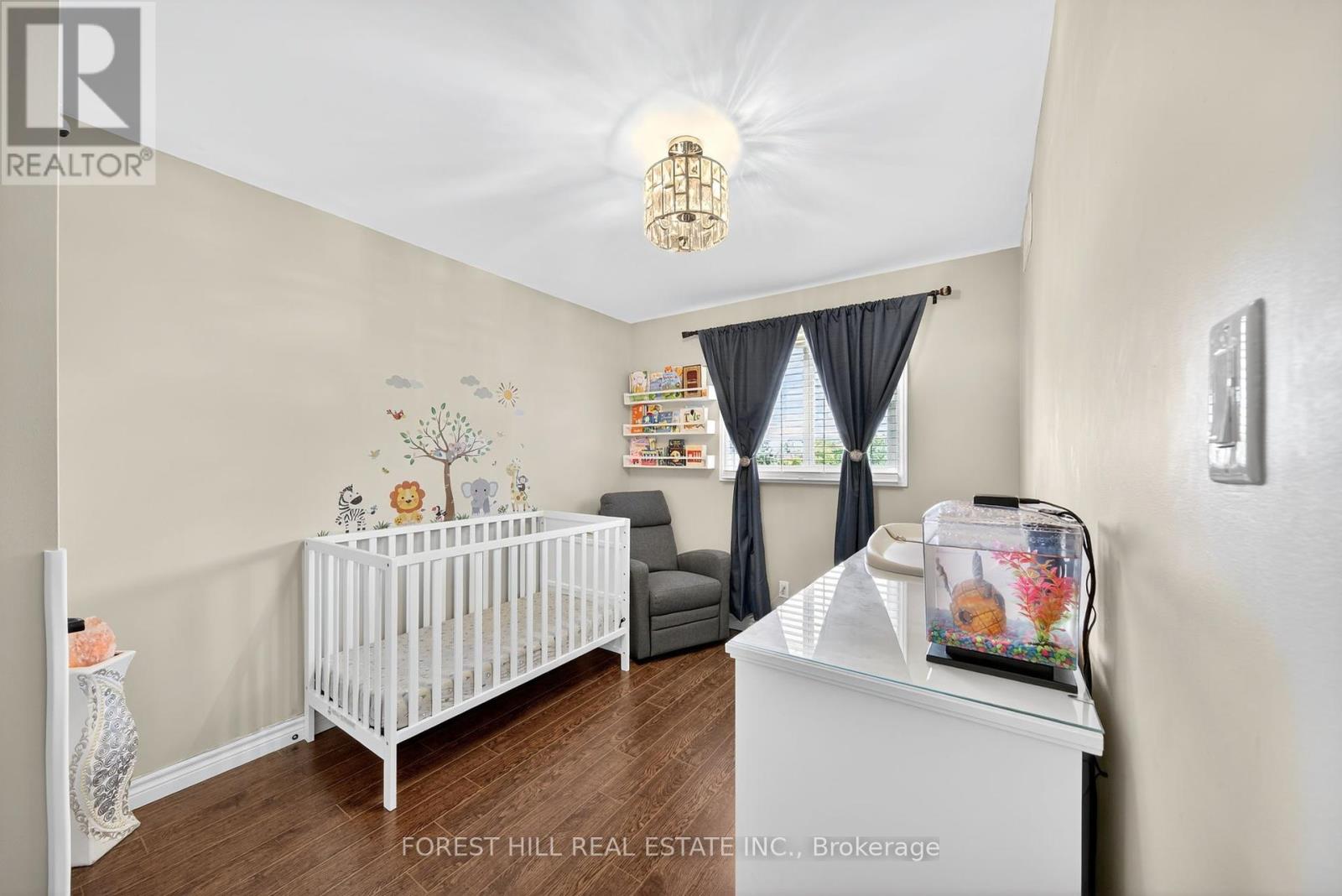 Photo 11 of 37 Hattie Court, Georgina ON