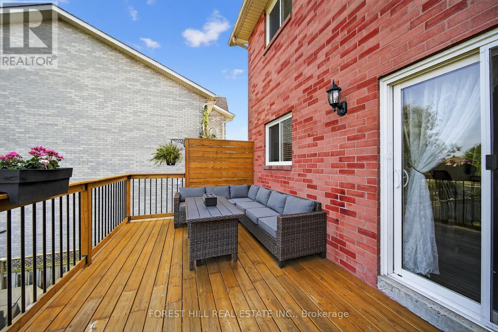 Photo 10 of 37 Hattie Court, Georgina ON