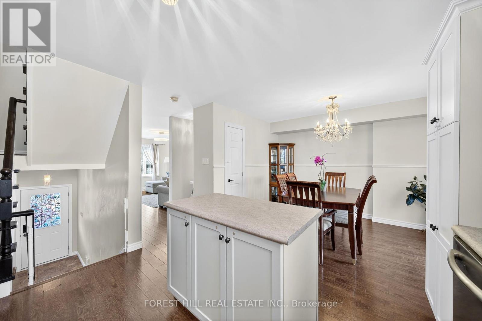 Photo 22 of 37 Hattie Court, Georgina ON