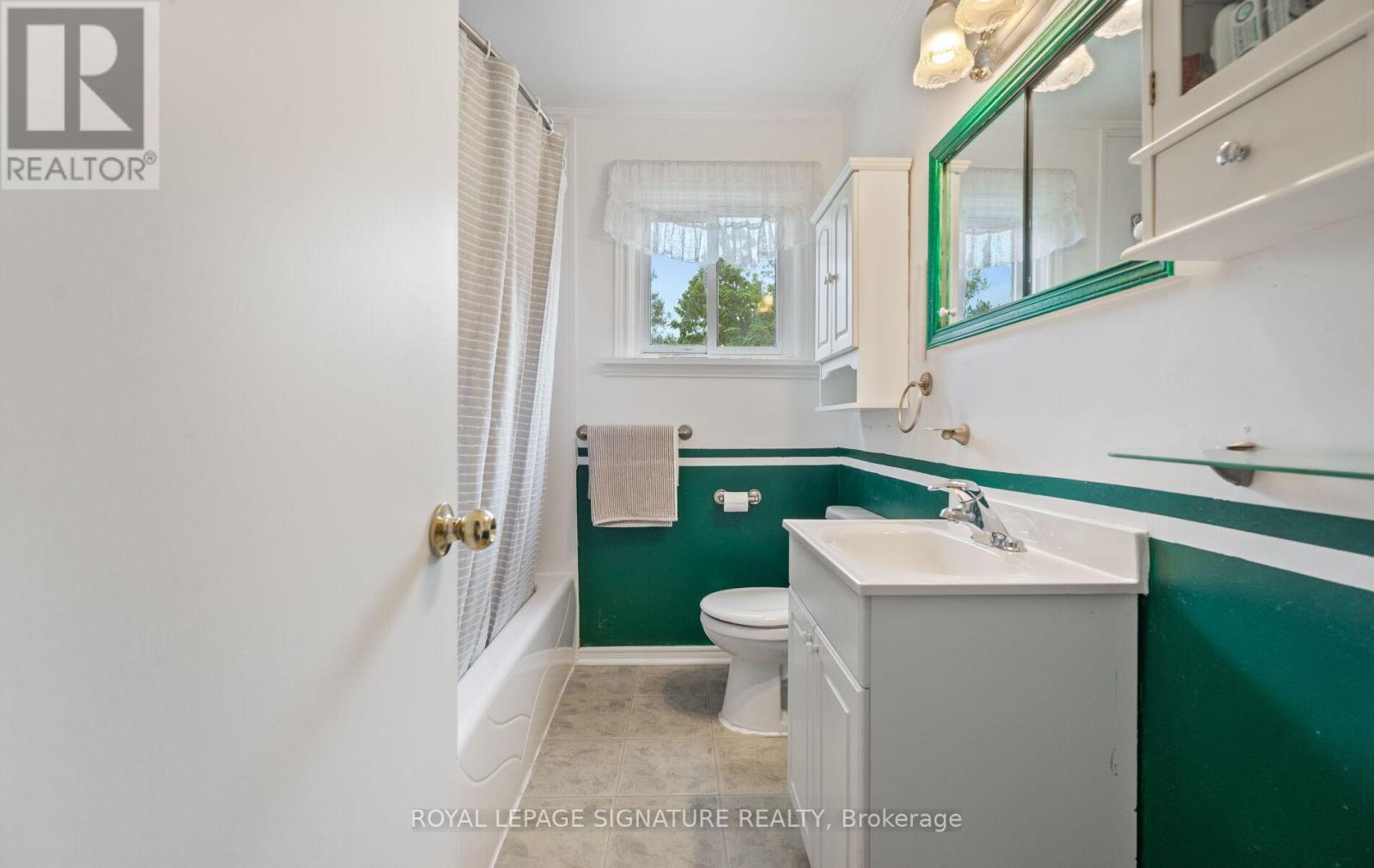 Photo 37 of 1359 10th Line, Innisfil ON