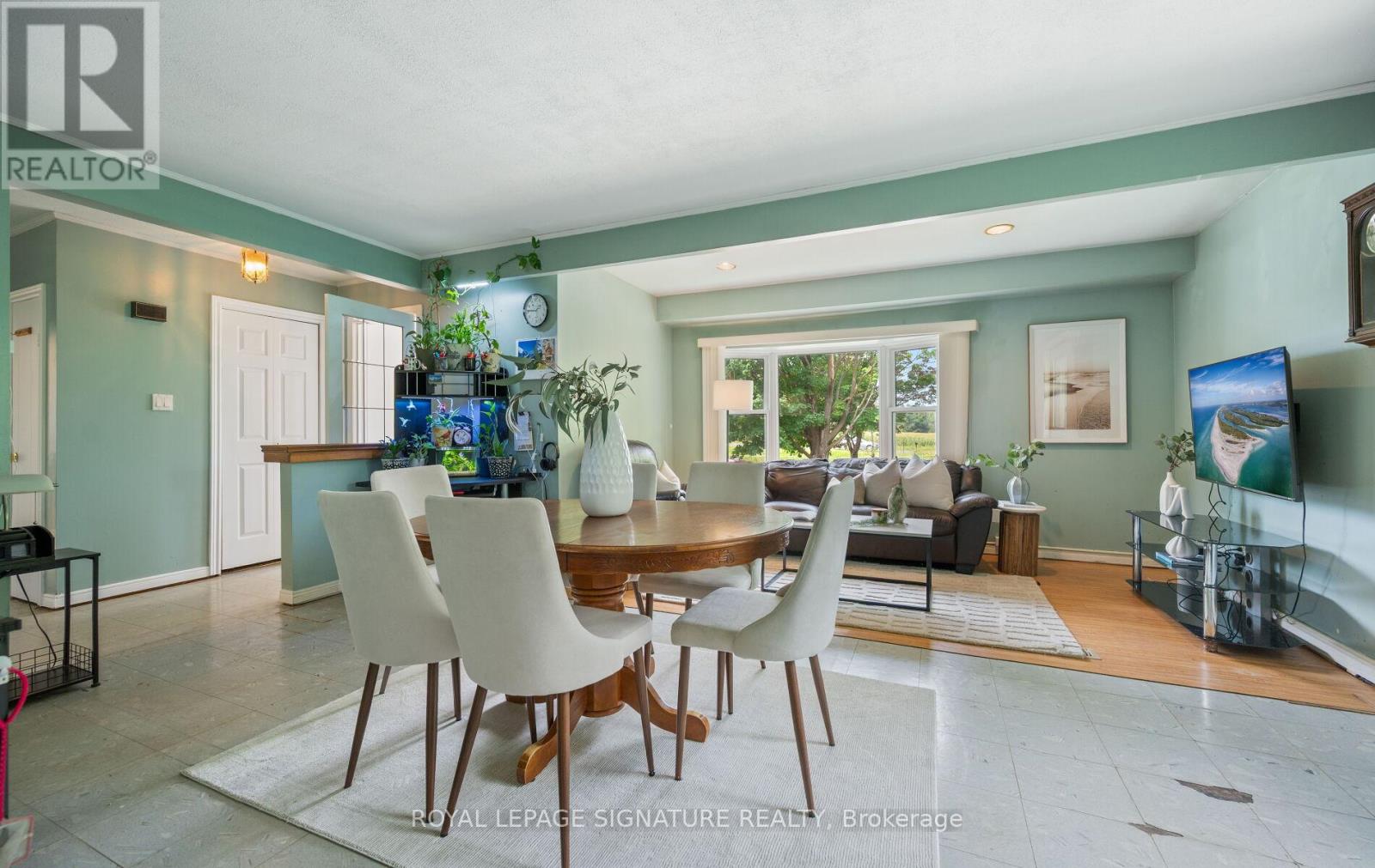Photo 25 of 1359 10th Line, Innisfil ON