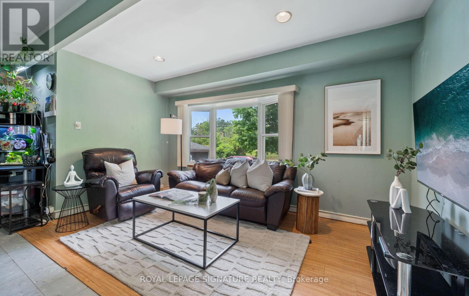 Photo 18 of 1359 10th Line, Innisfil ON
