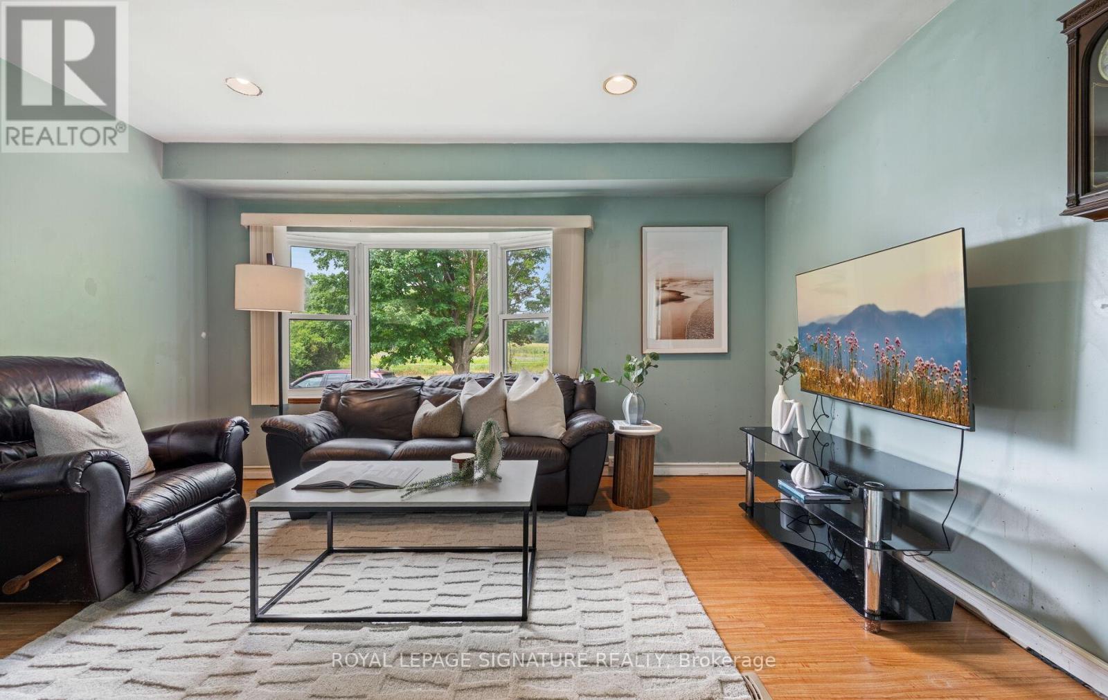 Photo 19 of 1359 10th Line, Innisfil ON