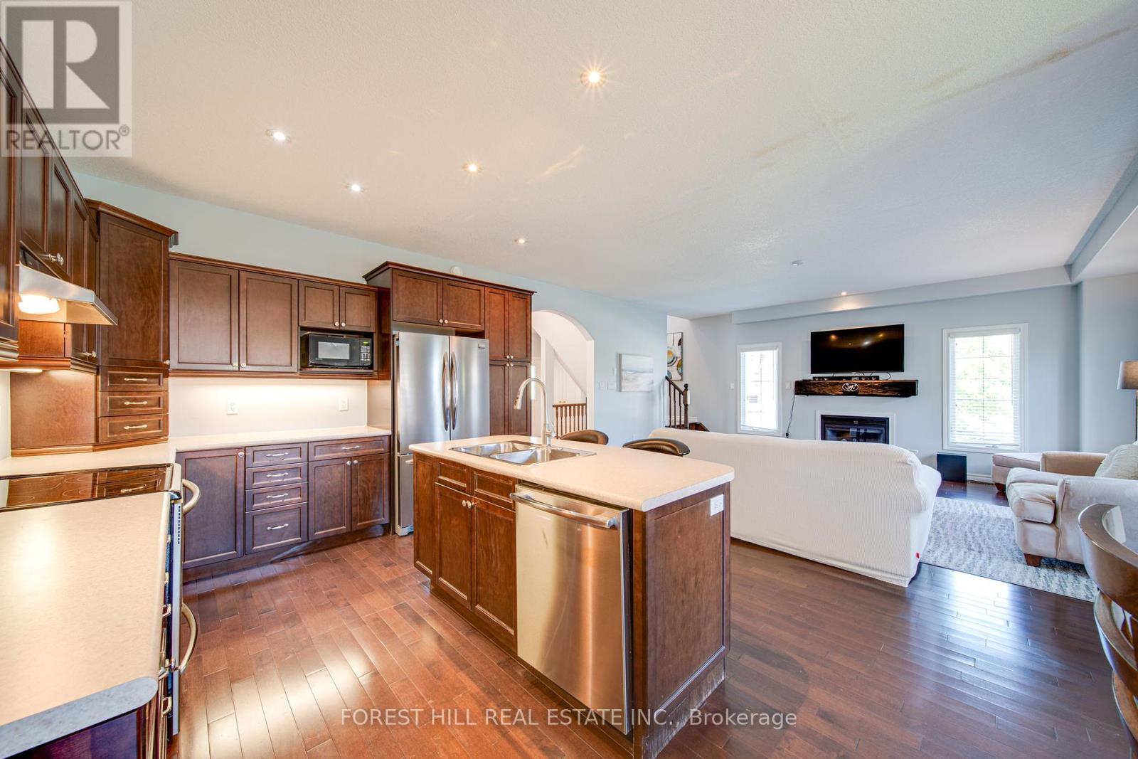 Photo 33 of 54 Chamberlain Crescent, Collingwood ON