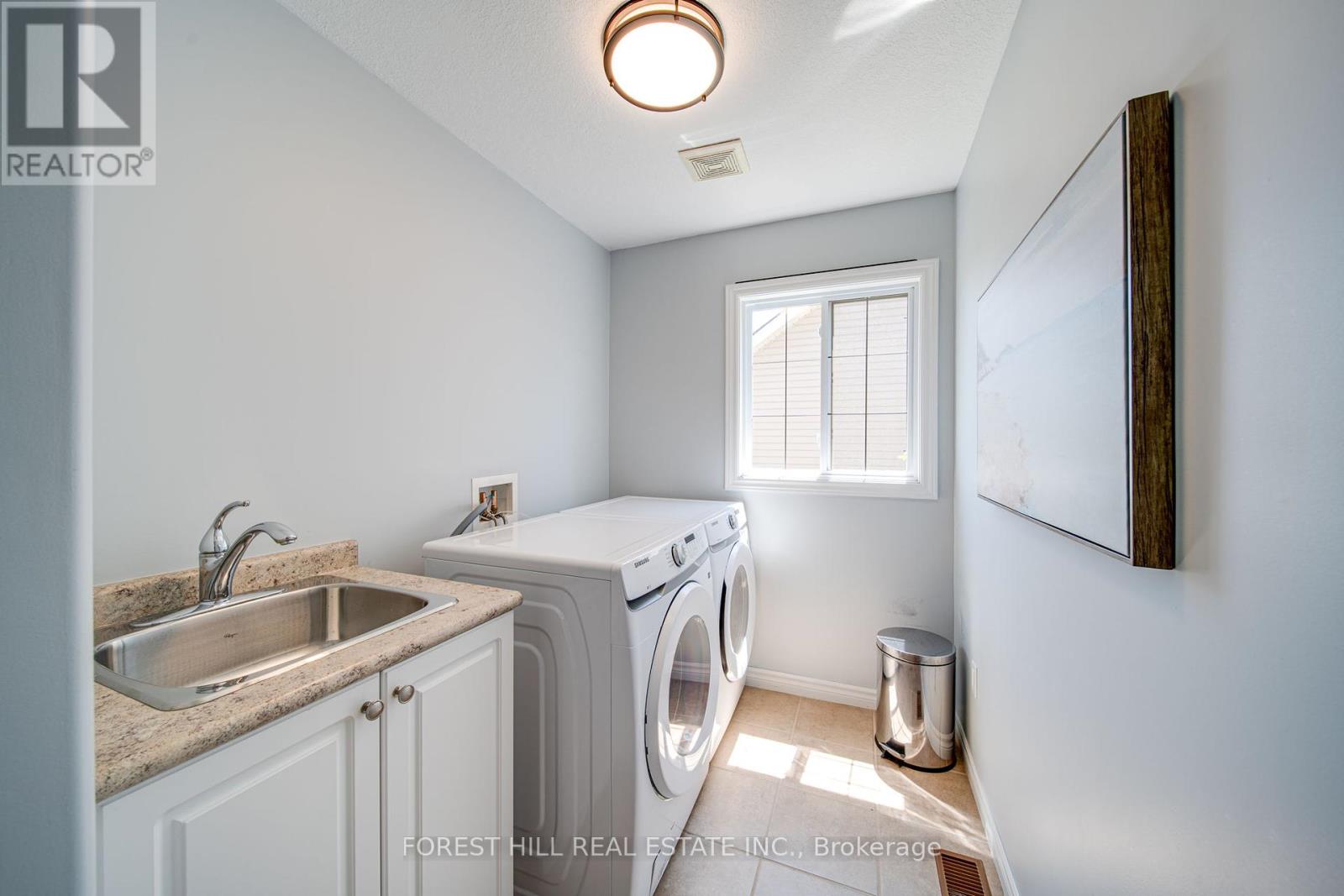 Photo 23 of 54 Chamberlain Crescent, Collingwood ON