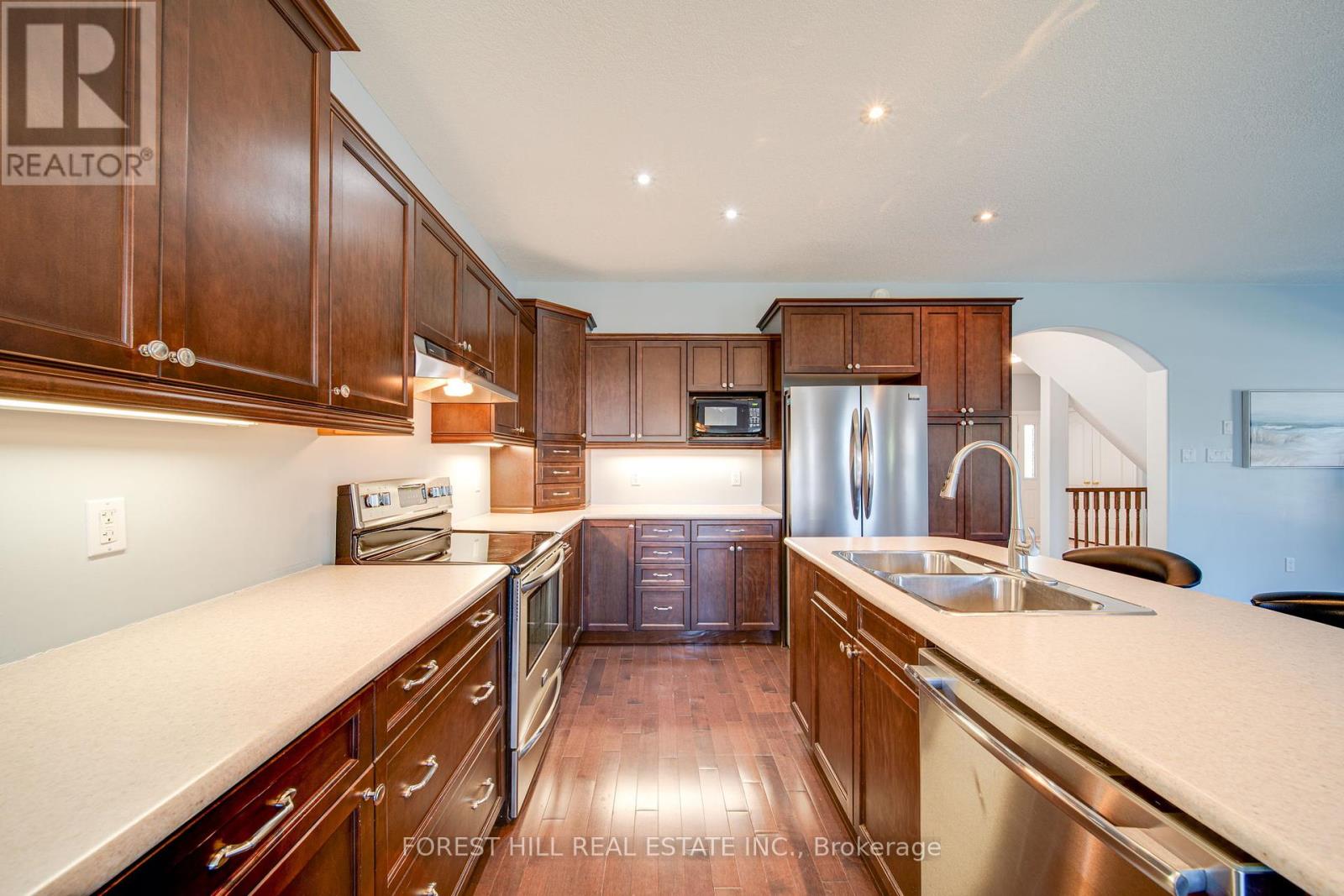 Photo 13 of 54 Chamberlain Crescent, Collingwood ON