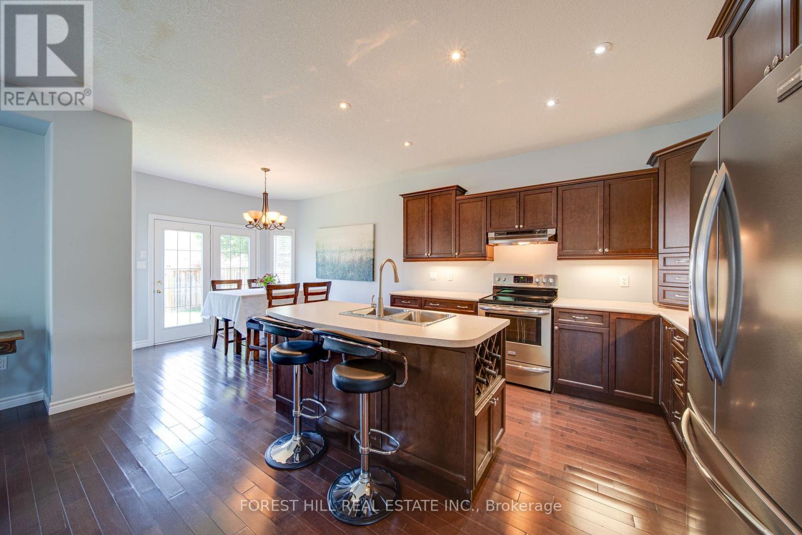 Photo 30 of 54 Chamberlain Crescent, Collingwood ON