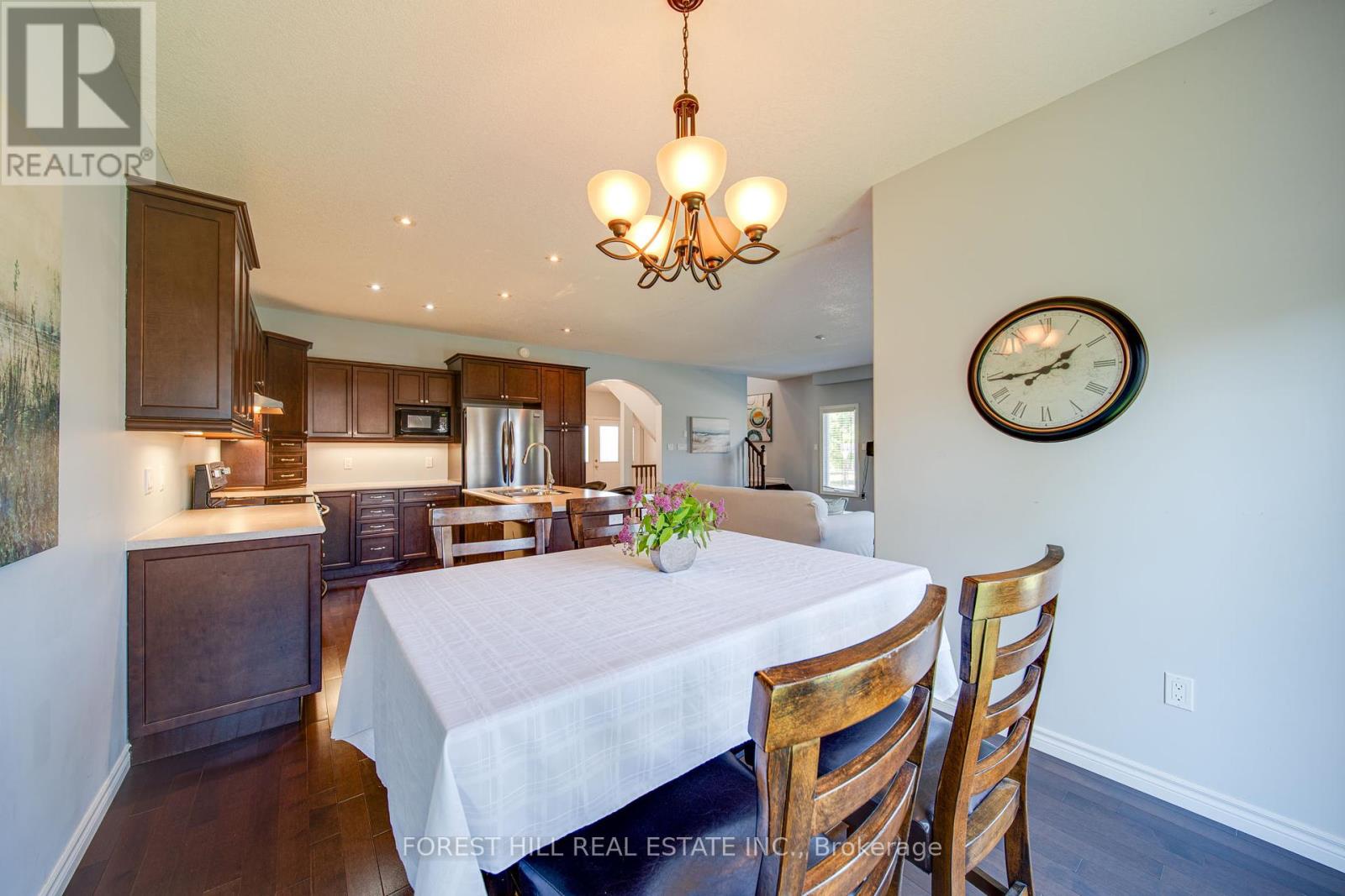 Photo 19 of 54 Chamberlain Crescent, Collingwood ON