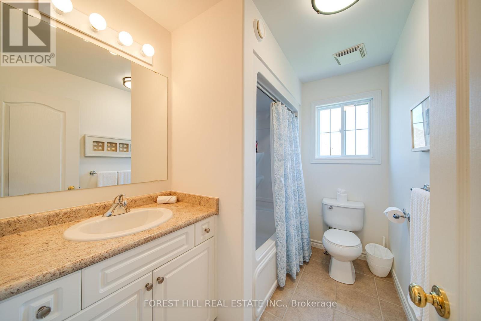 Photo 42 of 54 Chamberlain Crescent, Collingwood ON