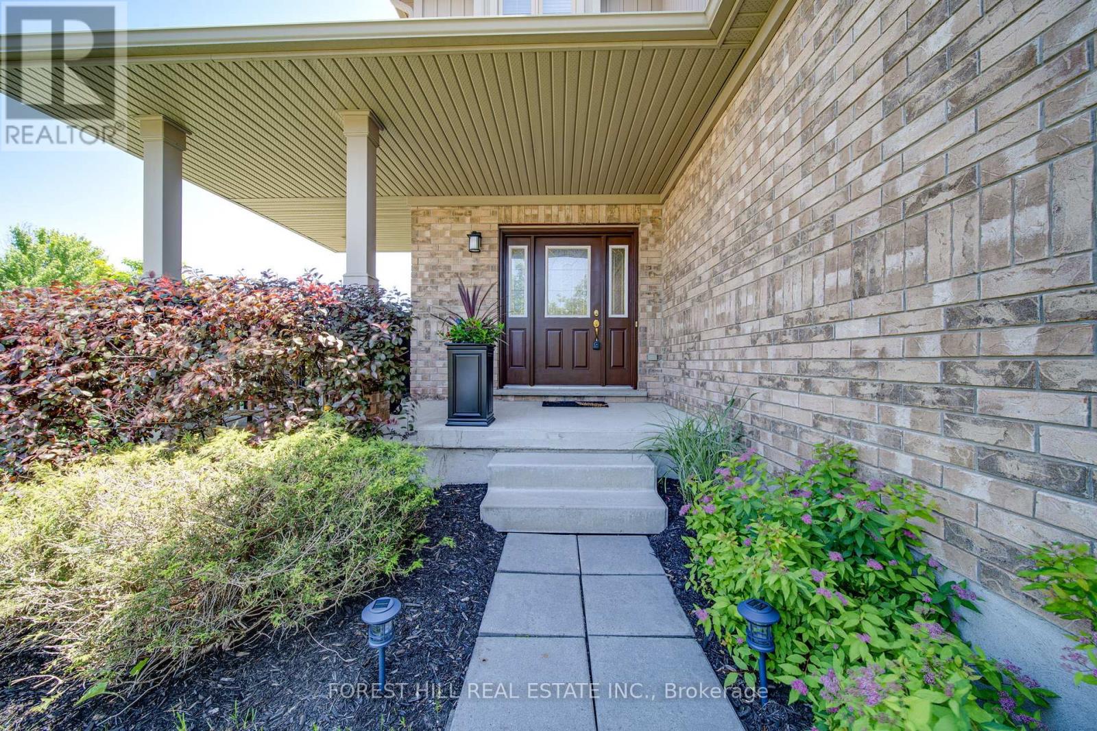 Photo 10 of 54 Chamberlain Crescent, Collingwood ON