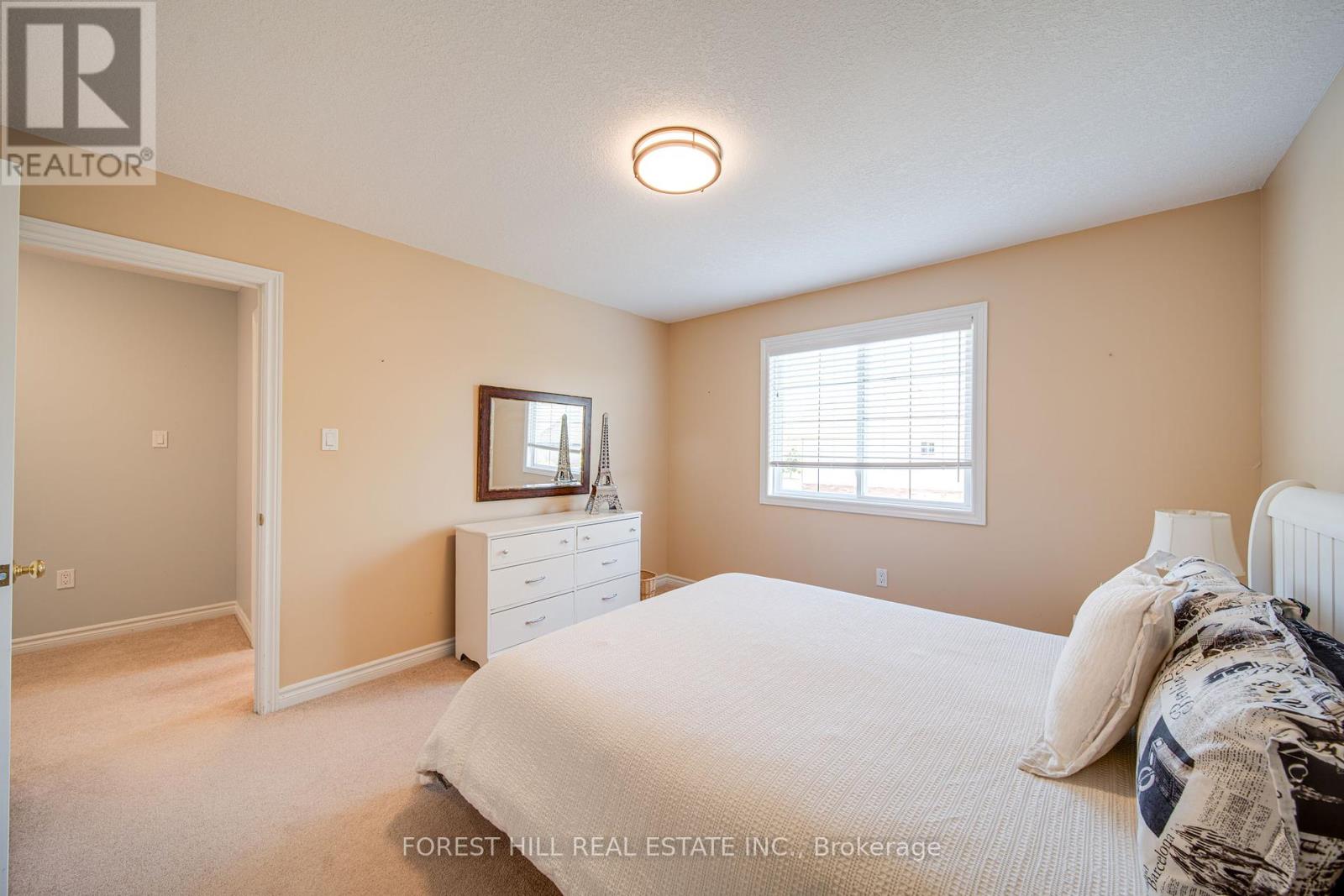 Photo 16 of 54 Chamberlain Crescent, Collingwood ON