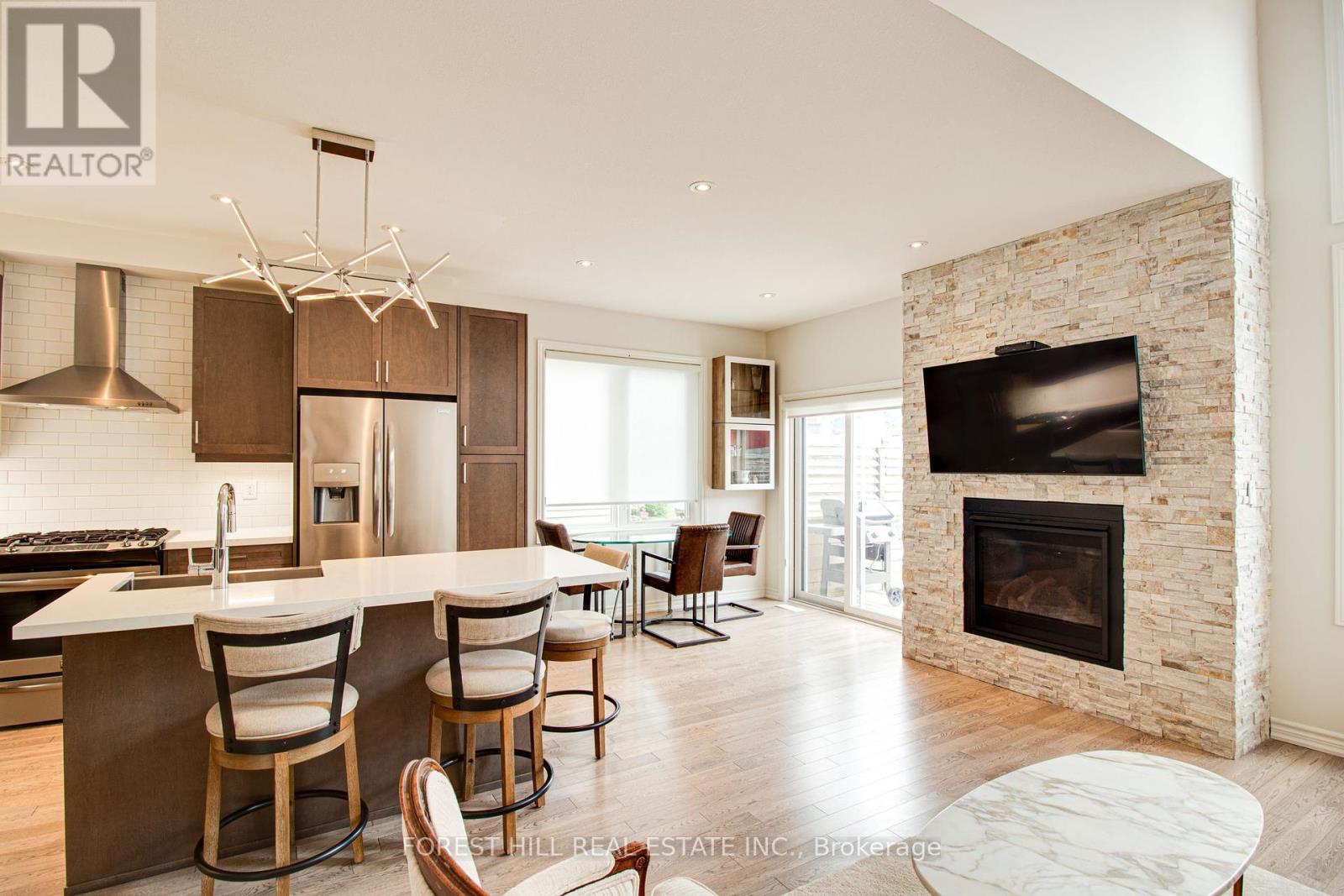 Photo 2 of 17 Gregory Avenue, Collingwood ON