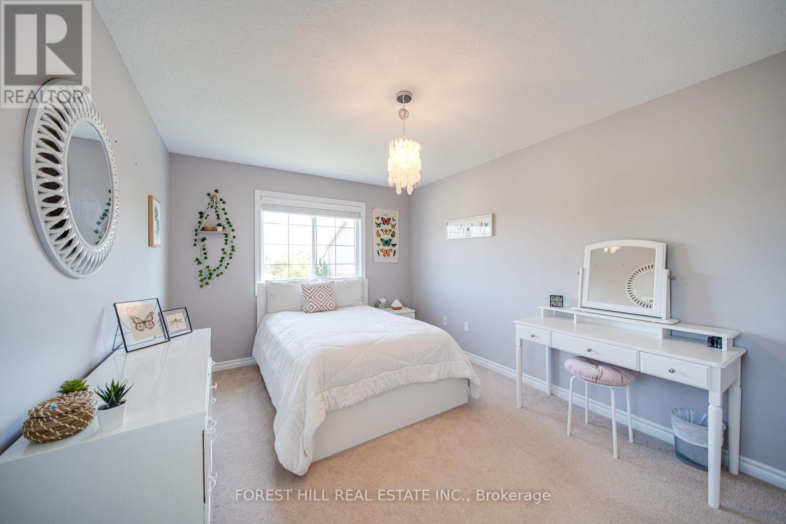 Photo 18 of 54 Chamberlain Crescent, Collingwood ON