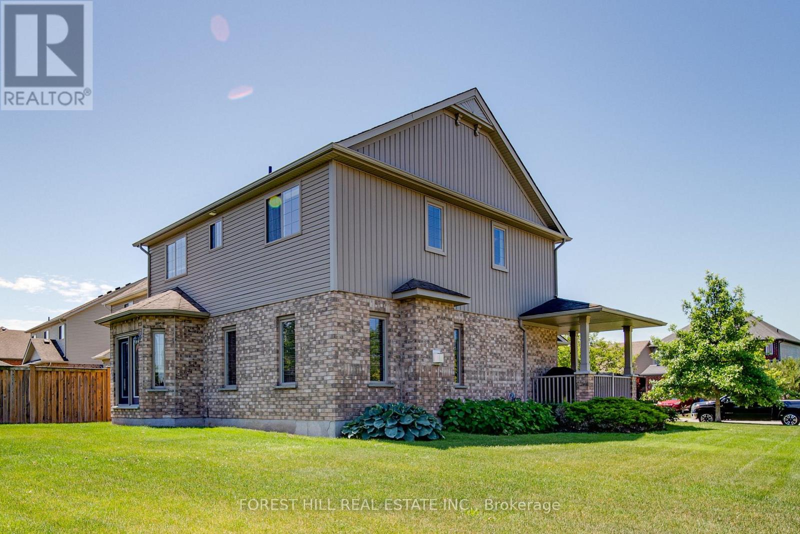 Photo 4 of 54 Chamberlain Crescent, Collingwood ON