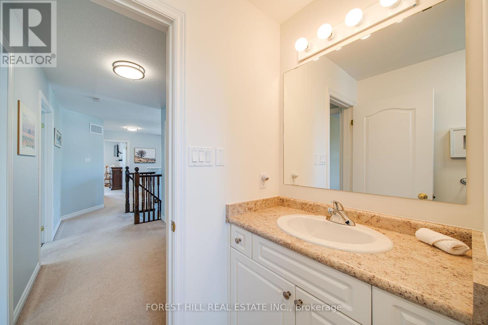 Photo 27 of 54 Chamberlain Crescent, Collingwood ON