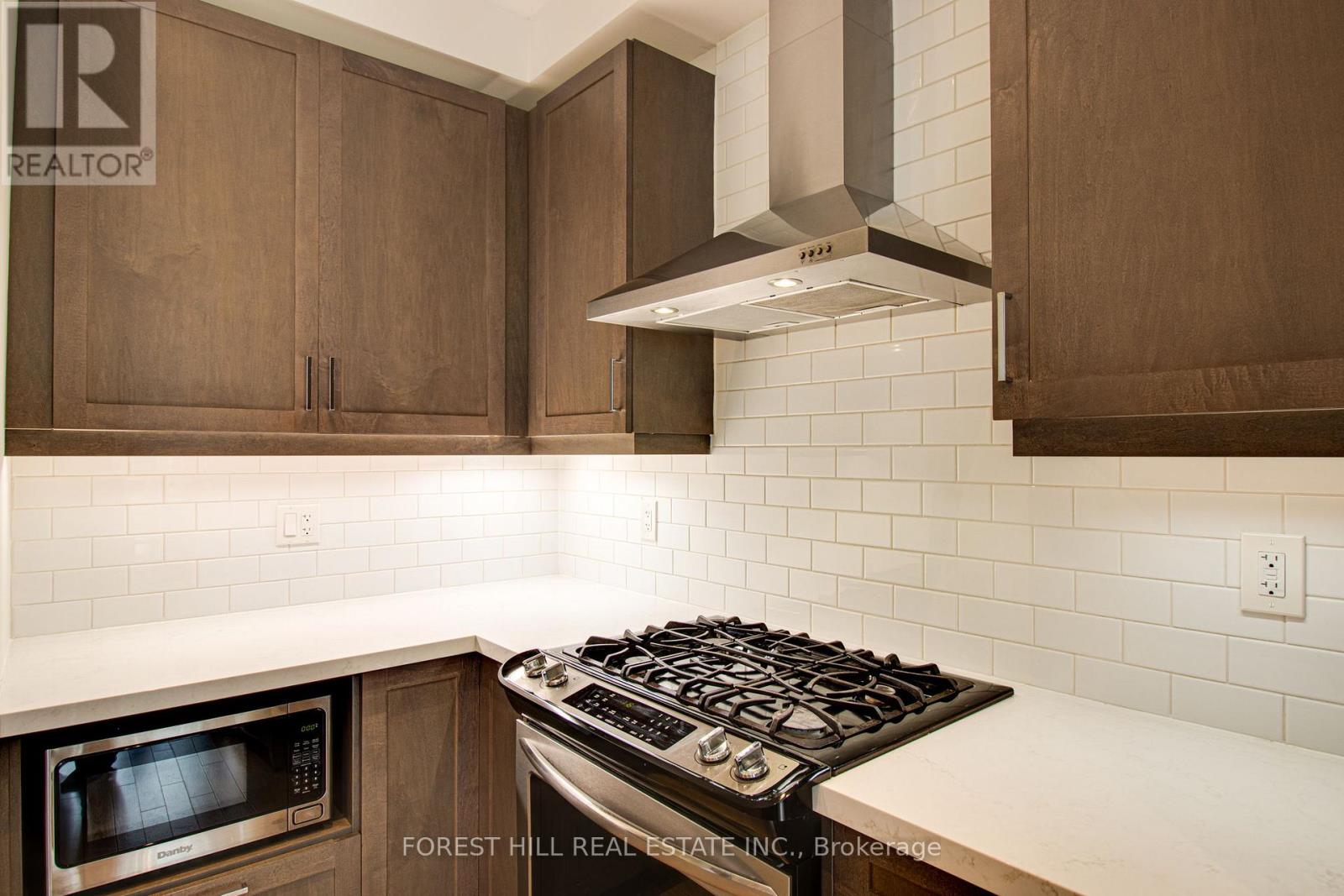 Photo 9 of 17 Gregory Avenue, Collingwood ON