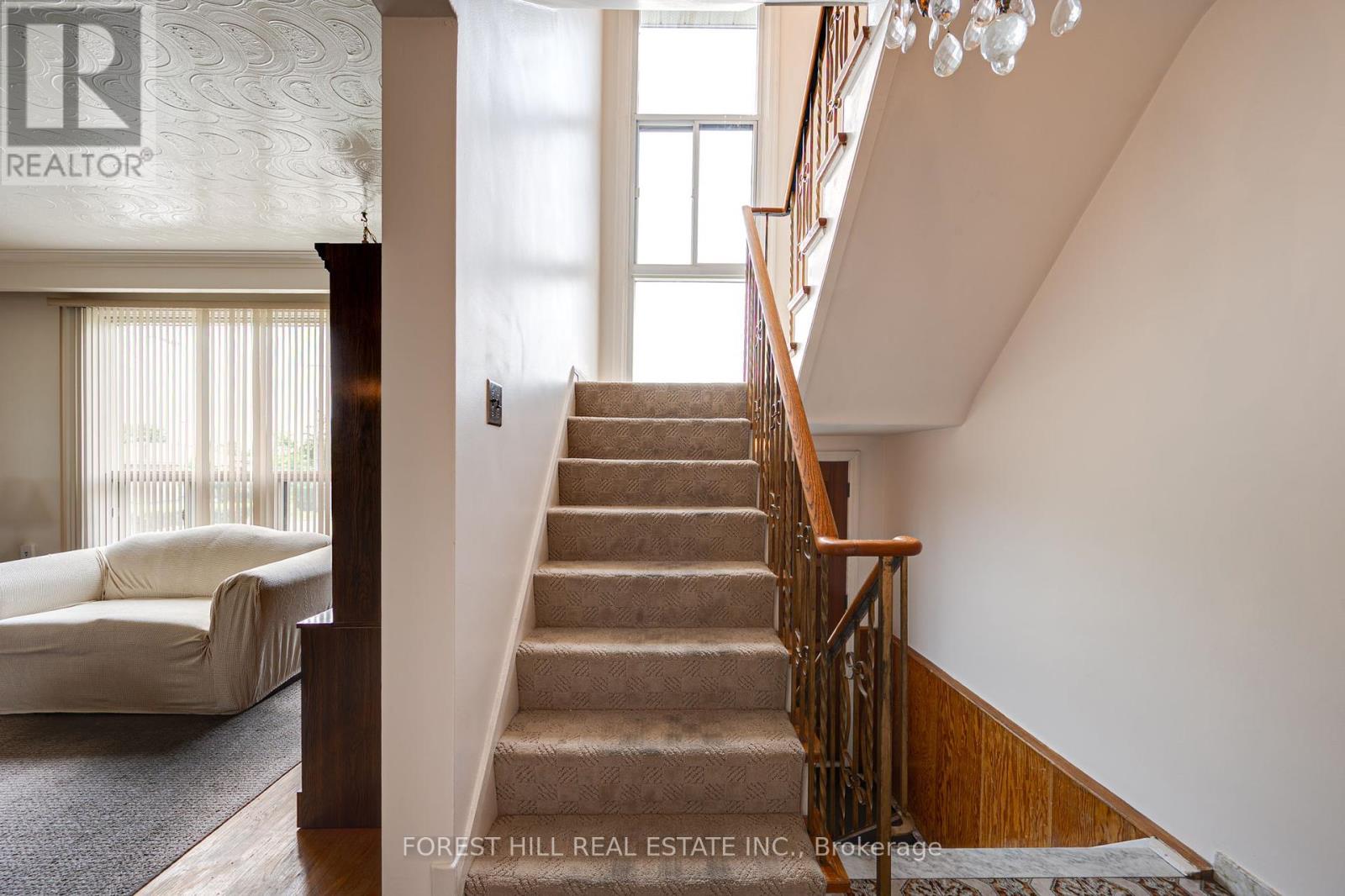 Photo 22 of 73 Talent Crescent, Toronto ON