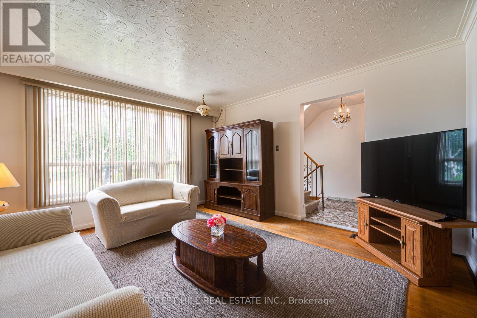 Photo 6 of 73 Talent Crescent, Toronto ON