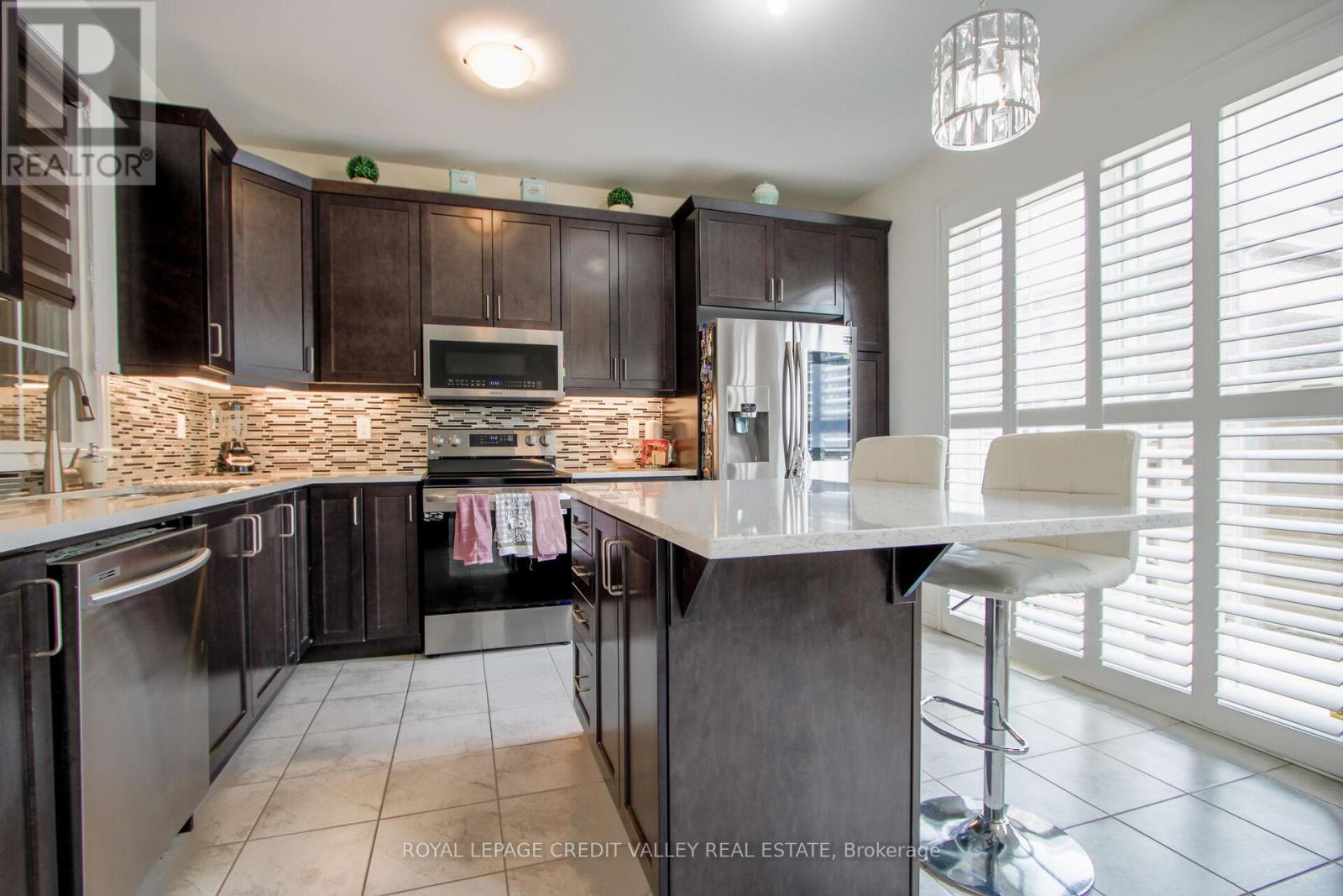 Photo 32 of 1229 Rose Way, Milton ON