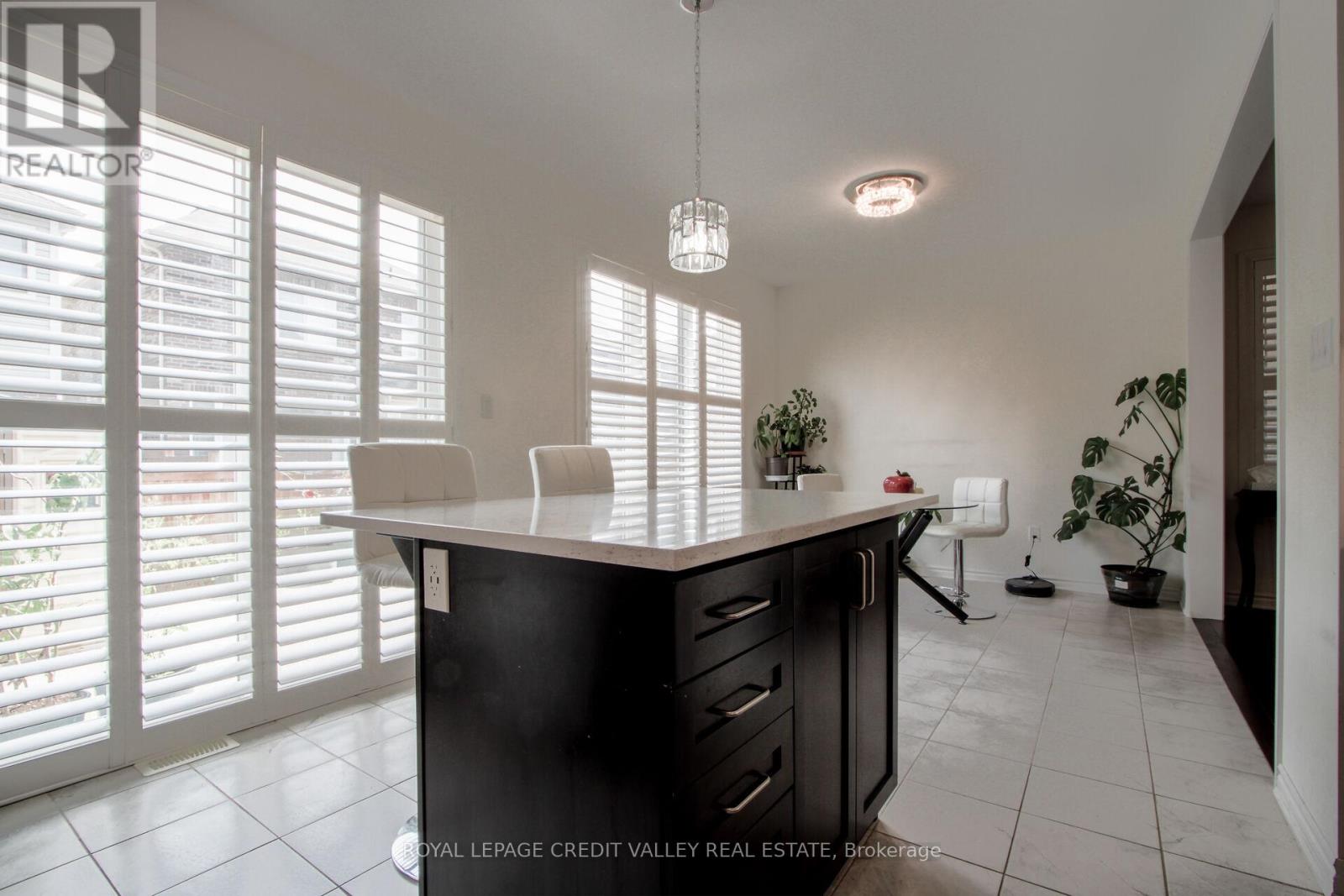 Photo 3 of 1229 Rose Way, Milton ON