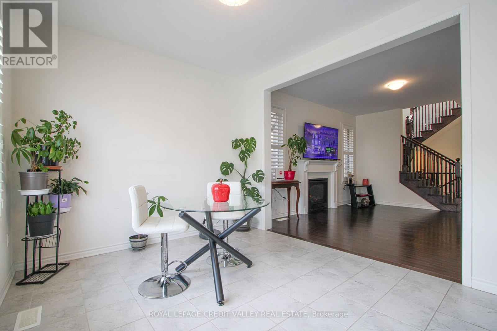 Photo 31 of 1229 Rose Way, Milton ON