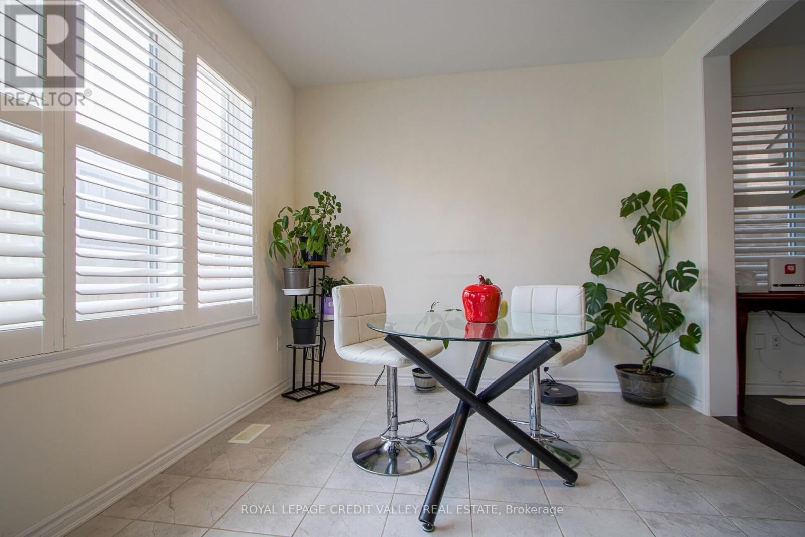 Photo 8 of 1229 Rose Way, Milton ON