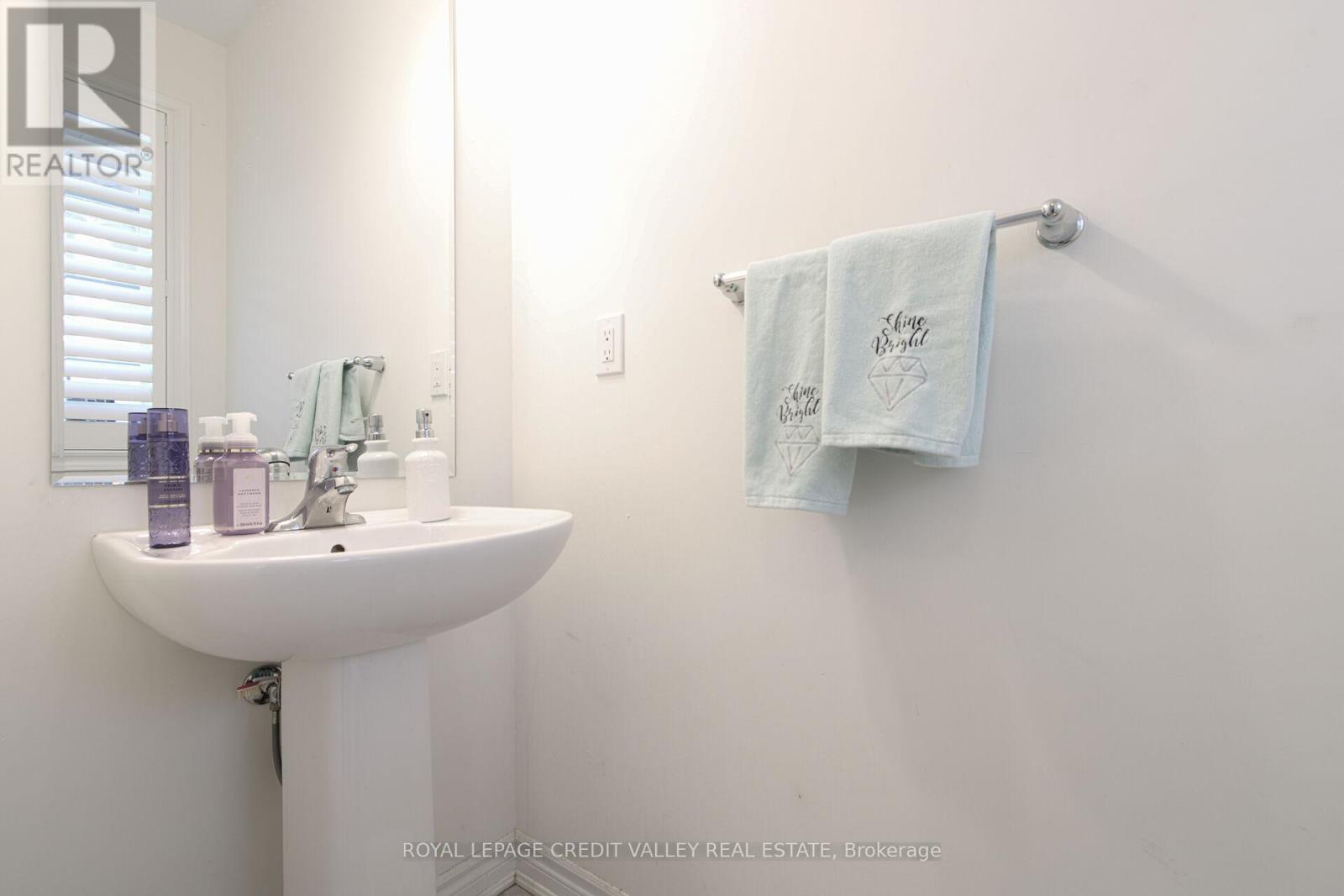 Photo 15 of 1229 Rose Way, Milton ON