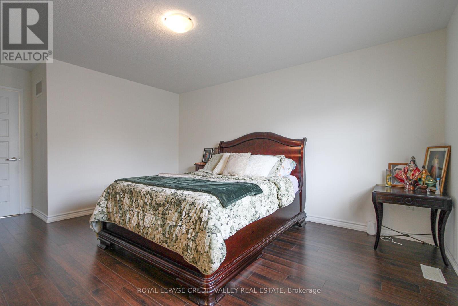 Photo 2 of 1229 Rose Way, Milton ON