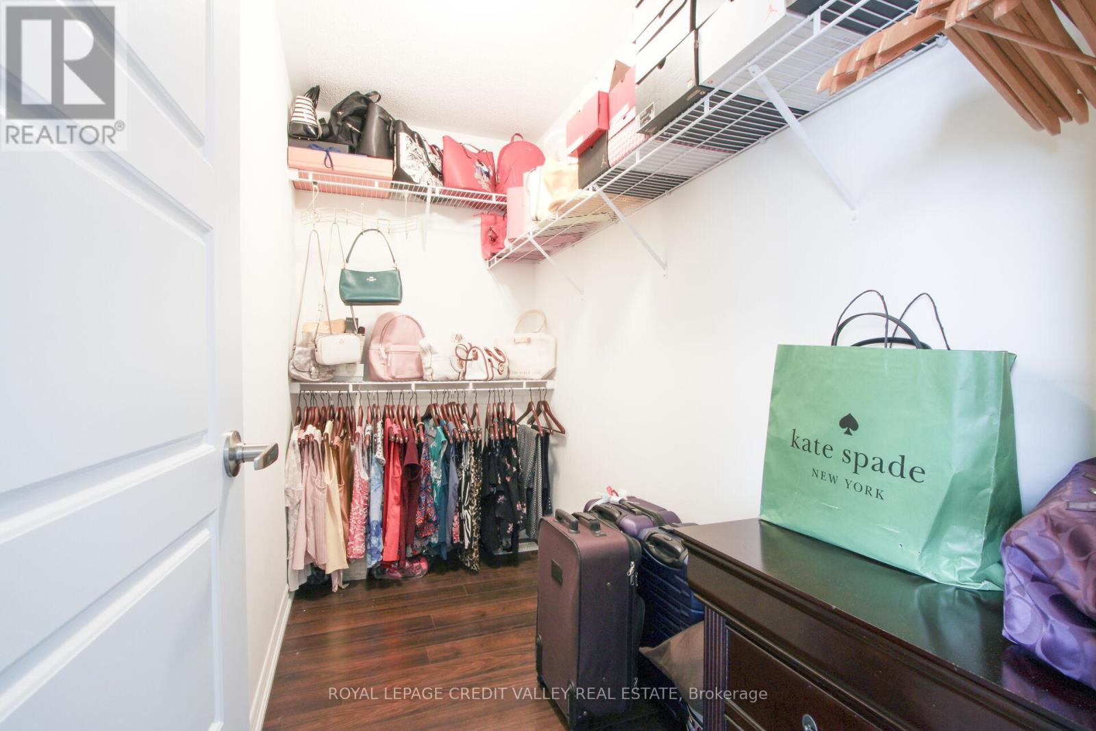 Photo 33 of 1229 Rose Way, Milton ON