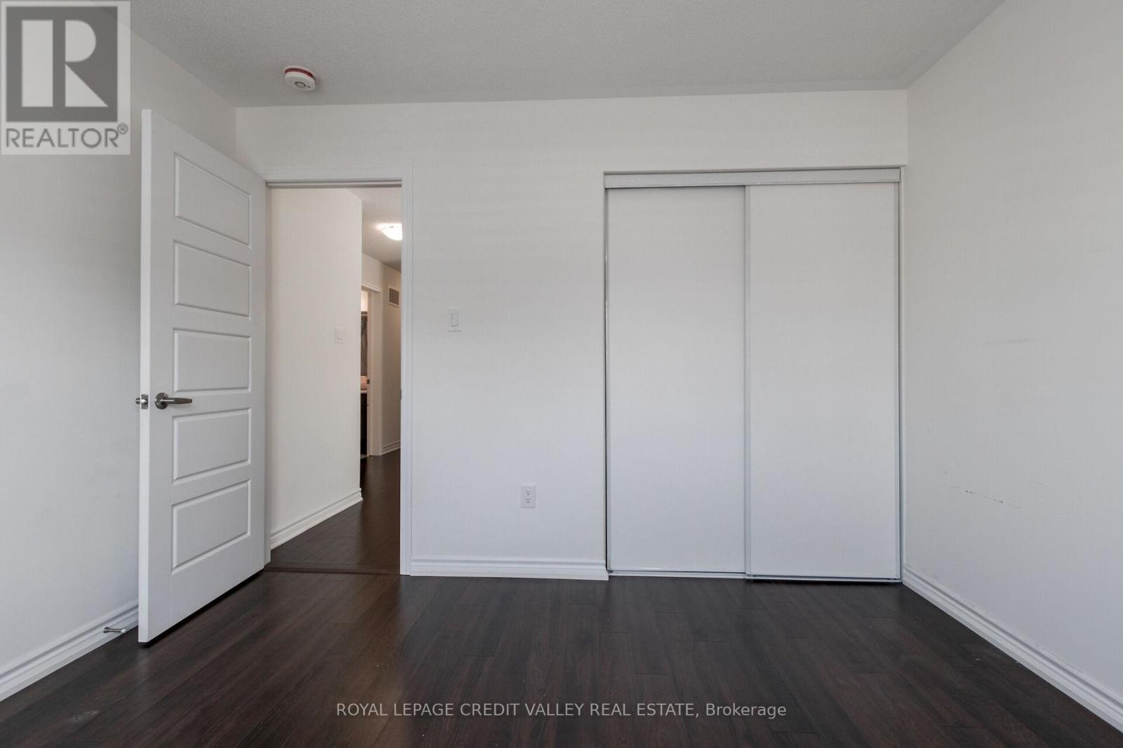 Photo 11 of 1229 Rose Way, Milton ON