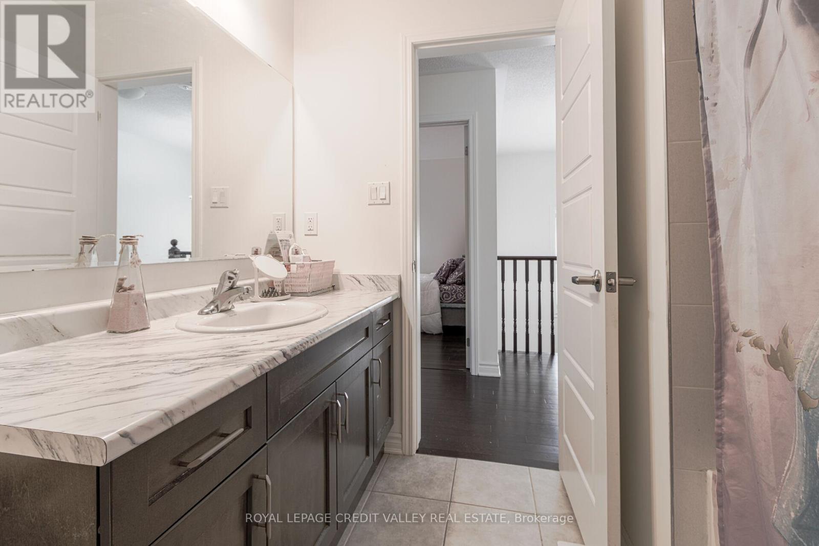 Photo 25 of 1229 Rose Way, Milton ON