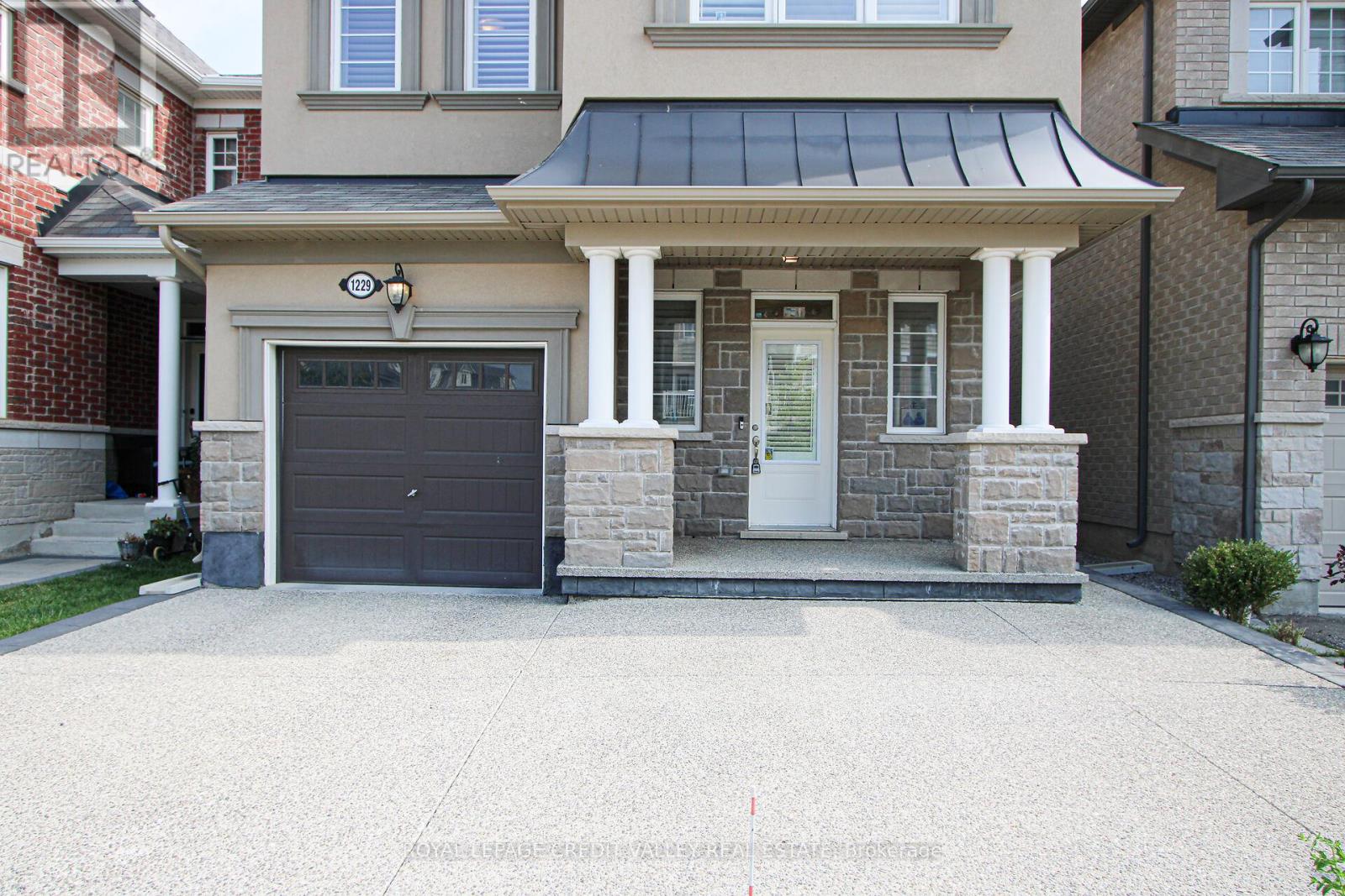 Photo 22 of 1229 Rose Way, Milton ON